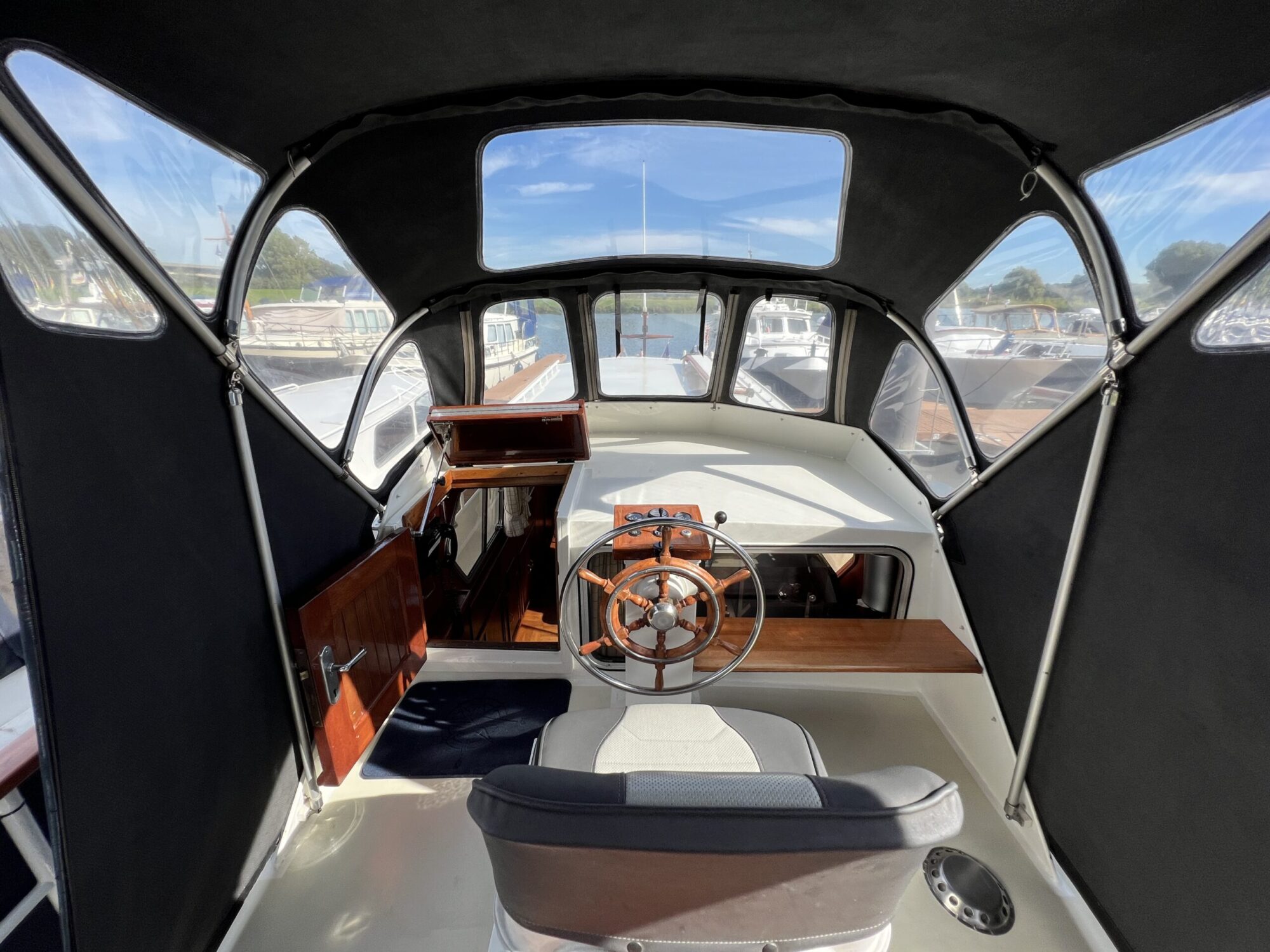Beachcraft 11.30 AK Cabrio 1979 – Mahonie met boegschroef - Foto 12