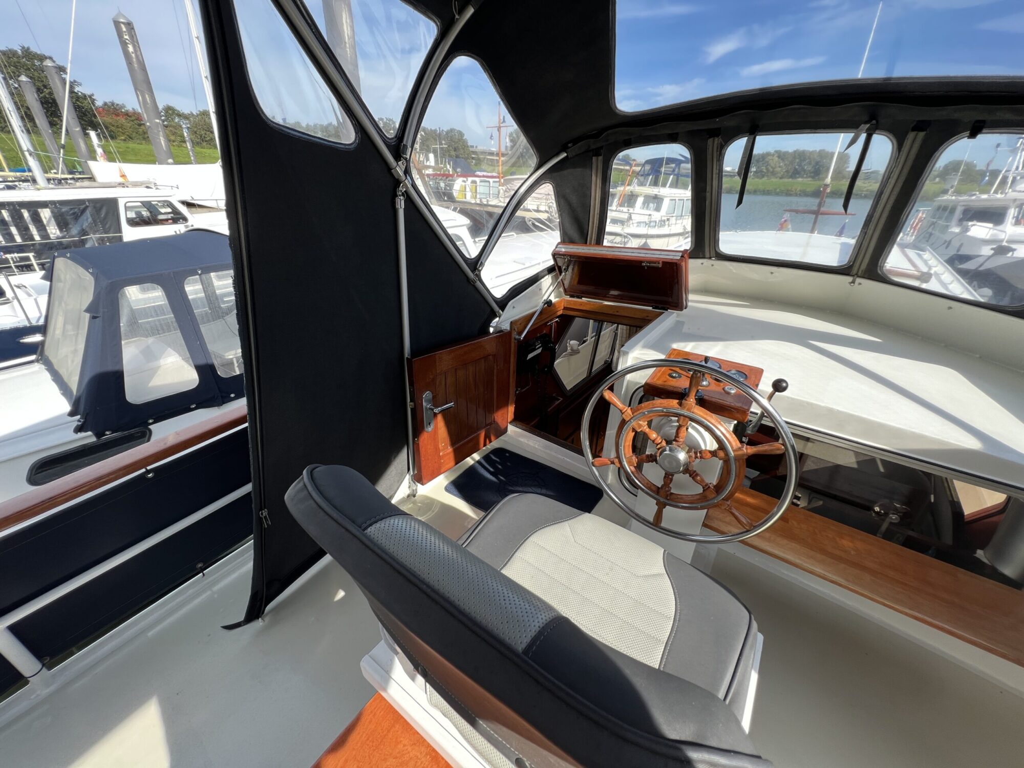 Beachcraft 11.30 AK Cabrio 1979 – Mahonie met boegschroef - Foto 9