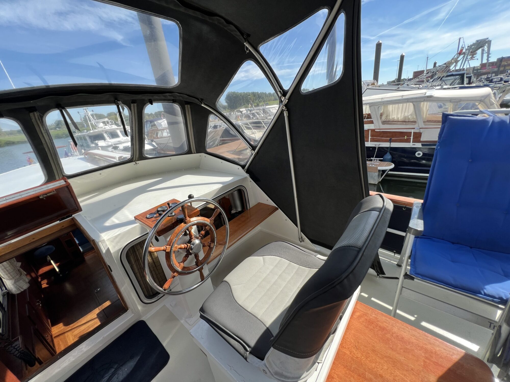 Beachcraft 11.30 AK Cabrio 1979 – Mahonie met boegschroef - Foto 10