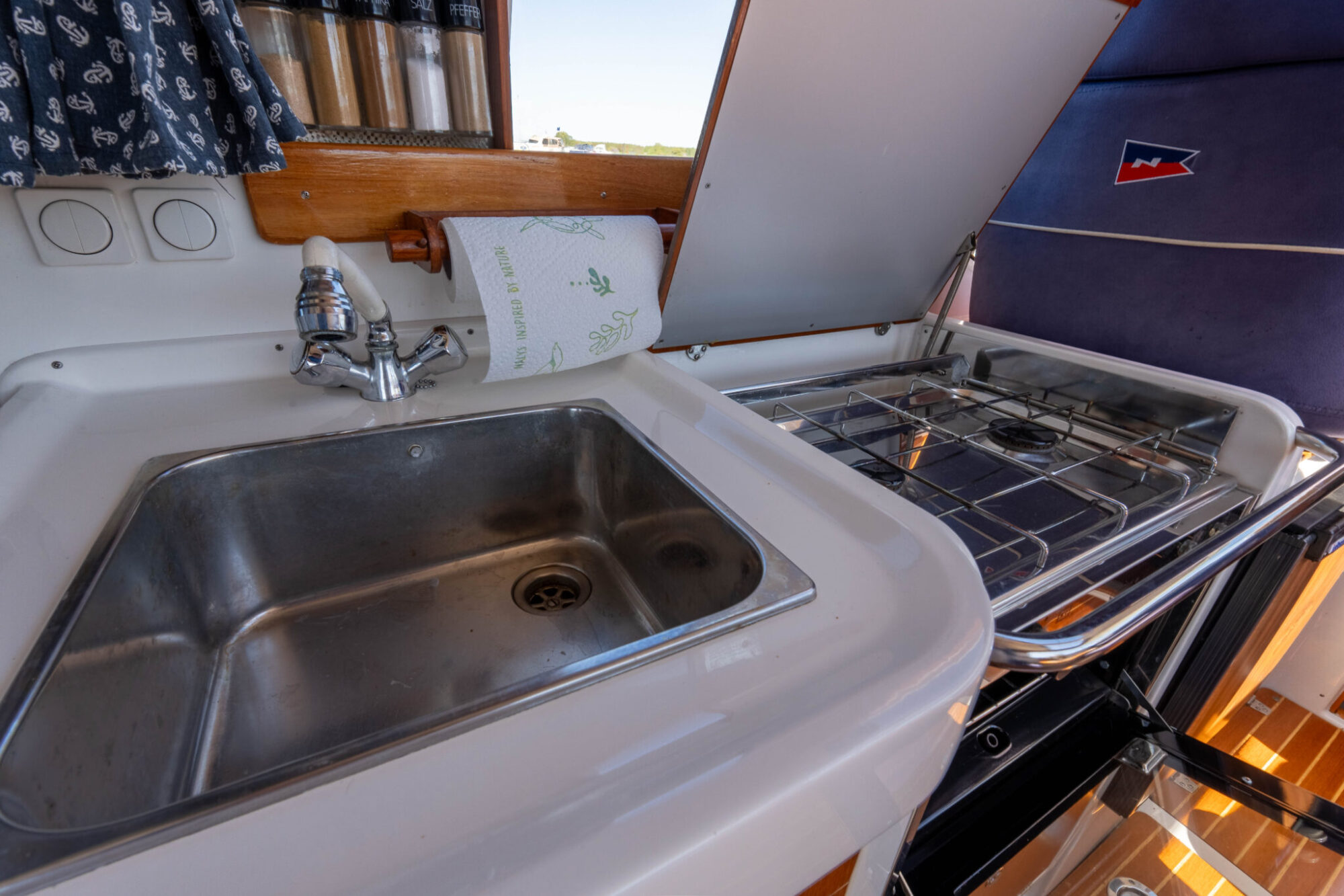 Nimbus 280 Coupé 2000 – degelijk cruiser met twee hutten - Foto 14