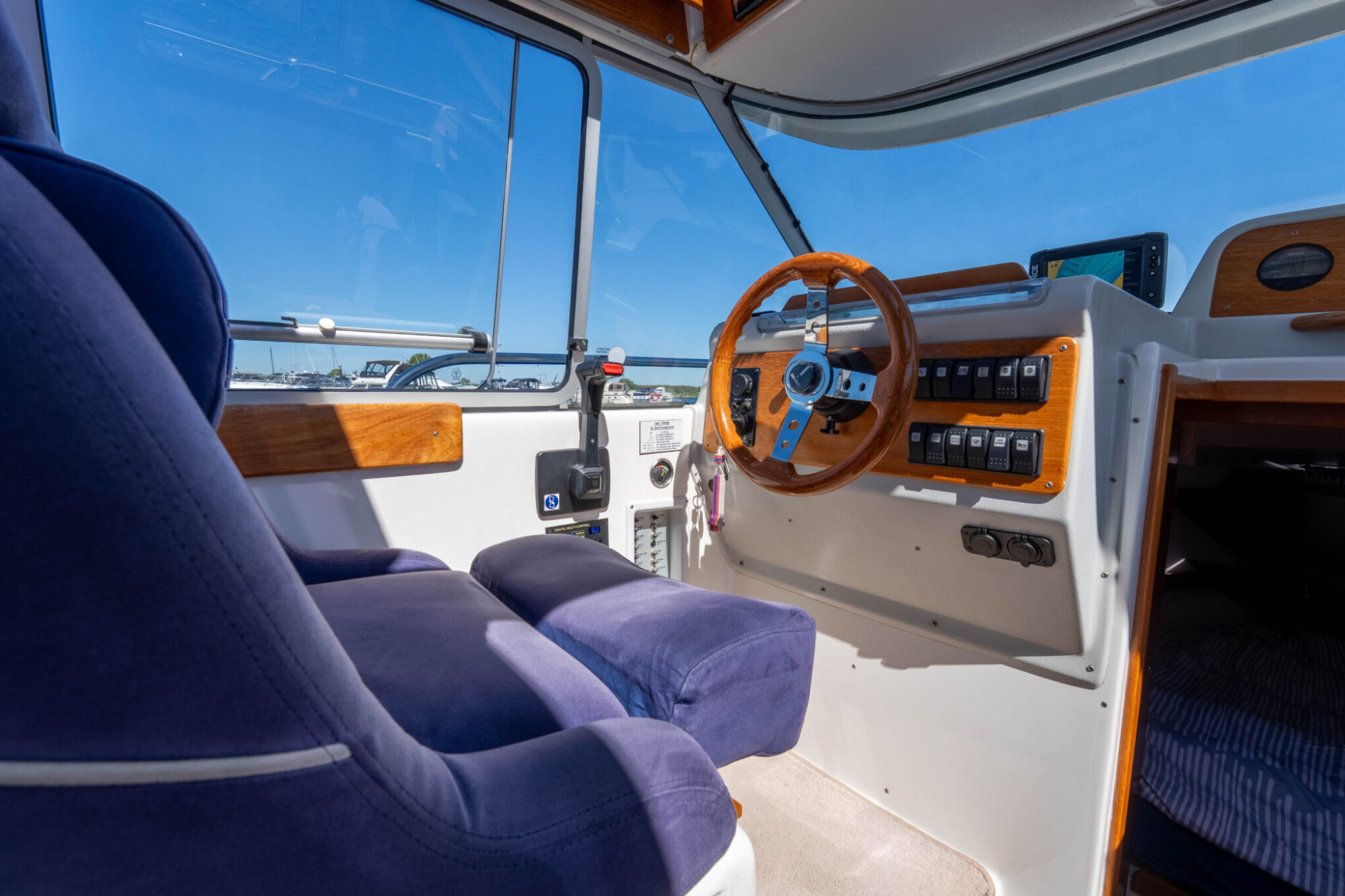 Nimbus 280 Coupé 2000 – degelijk cruiser met twee hutten - Foto 15