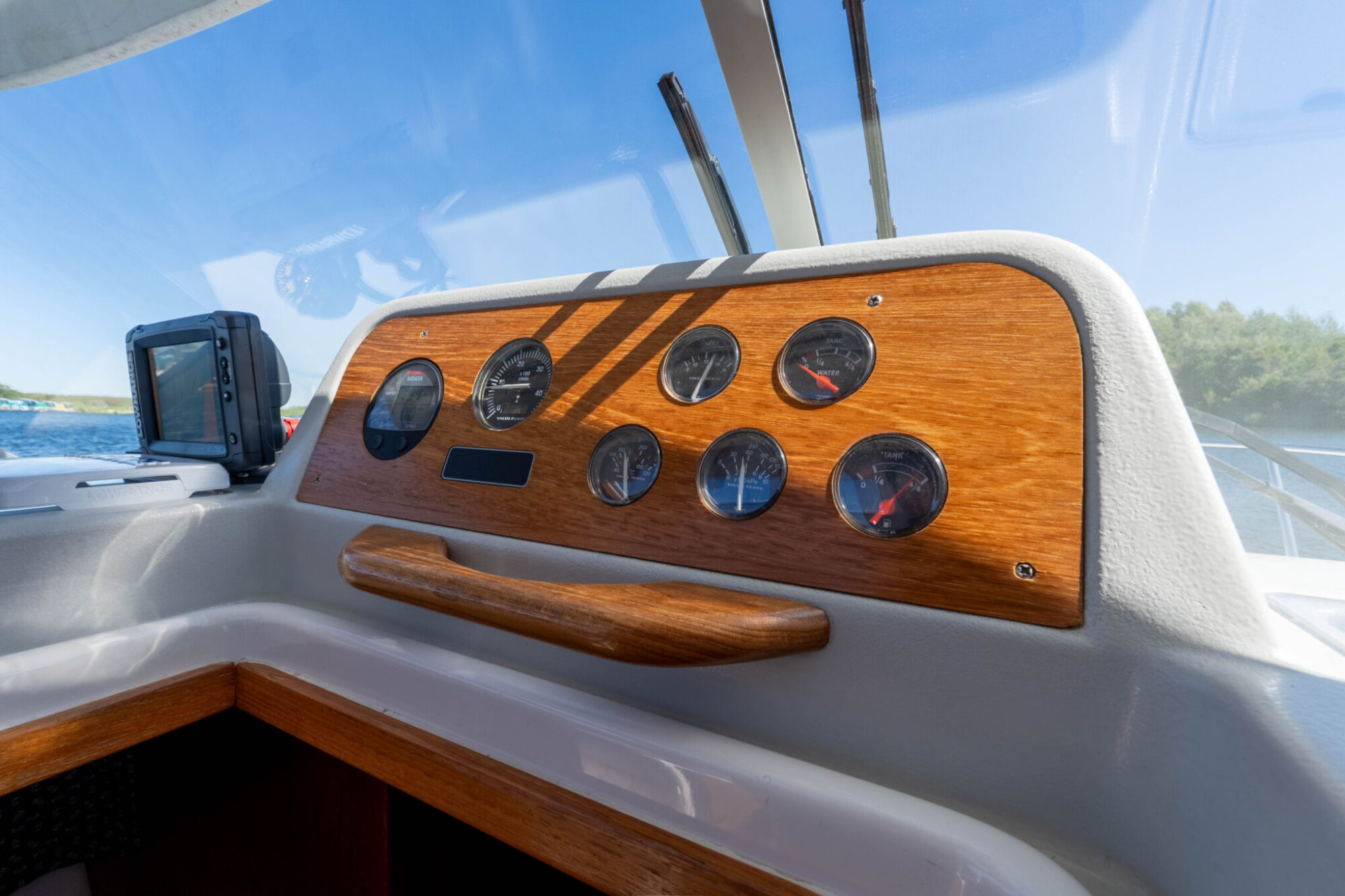 Nimbus 280 Coupé 2000 – degelijk cruiser met twee hutten - Foto 19