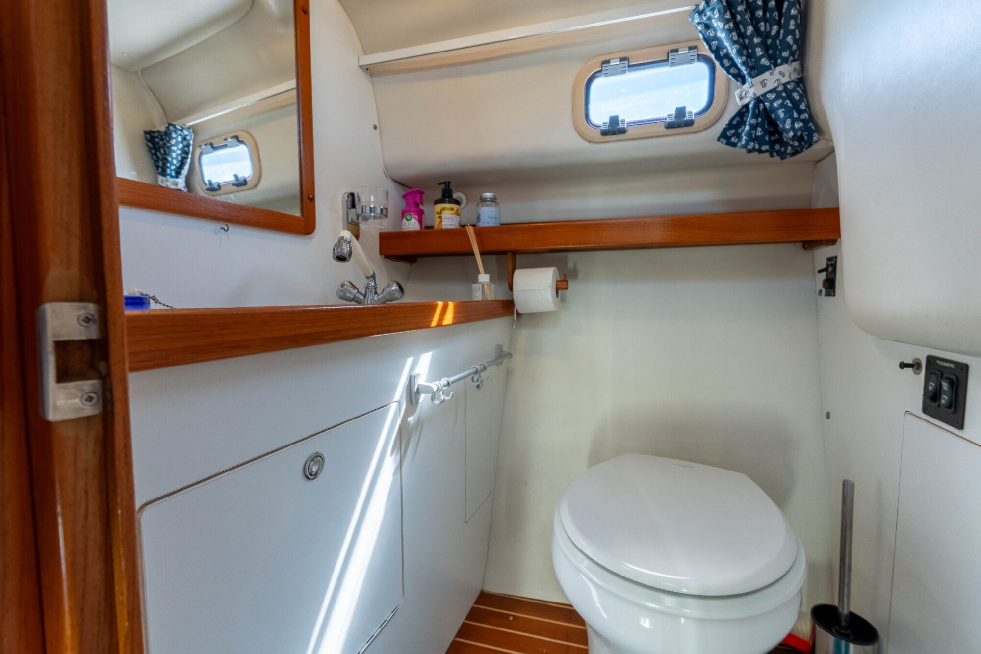 Nimbus 280 Coupé 2000 – degelijk cruiser met twee hutten - Foto 25