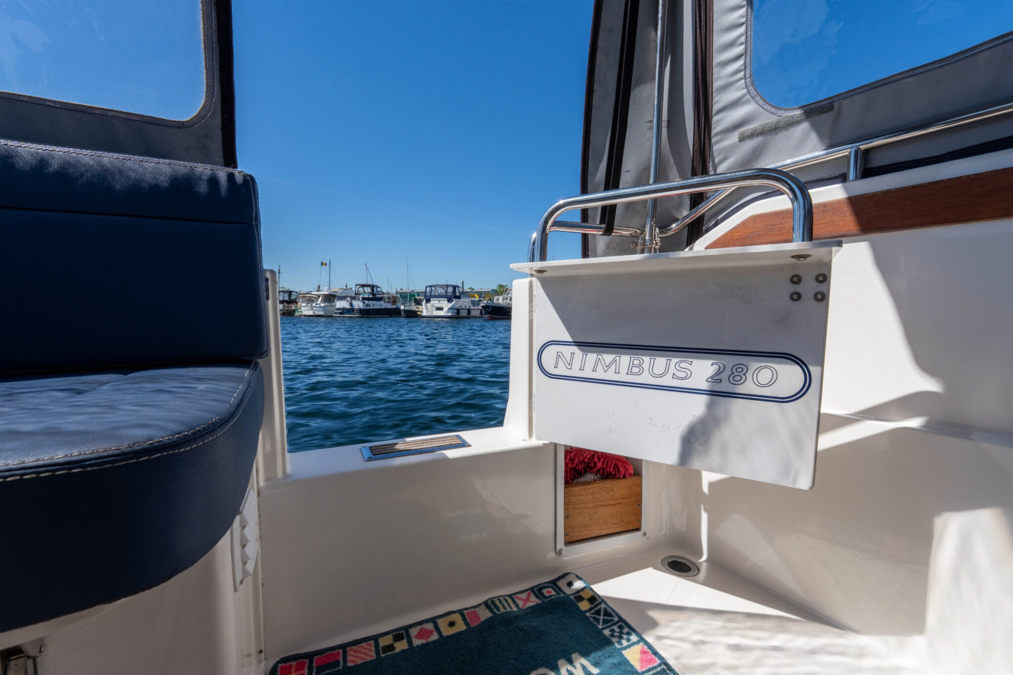 Nimbus 280 Coupé 2000 – degelijk cruiser met twee hutten - Foto 7