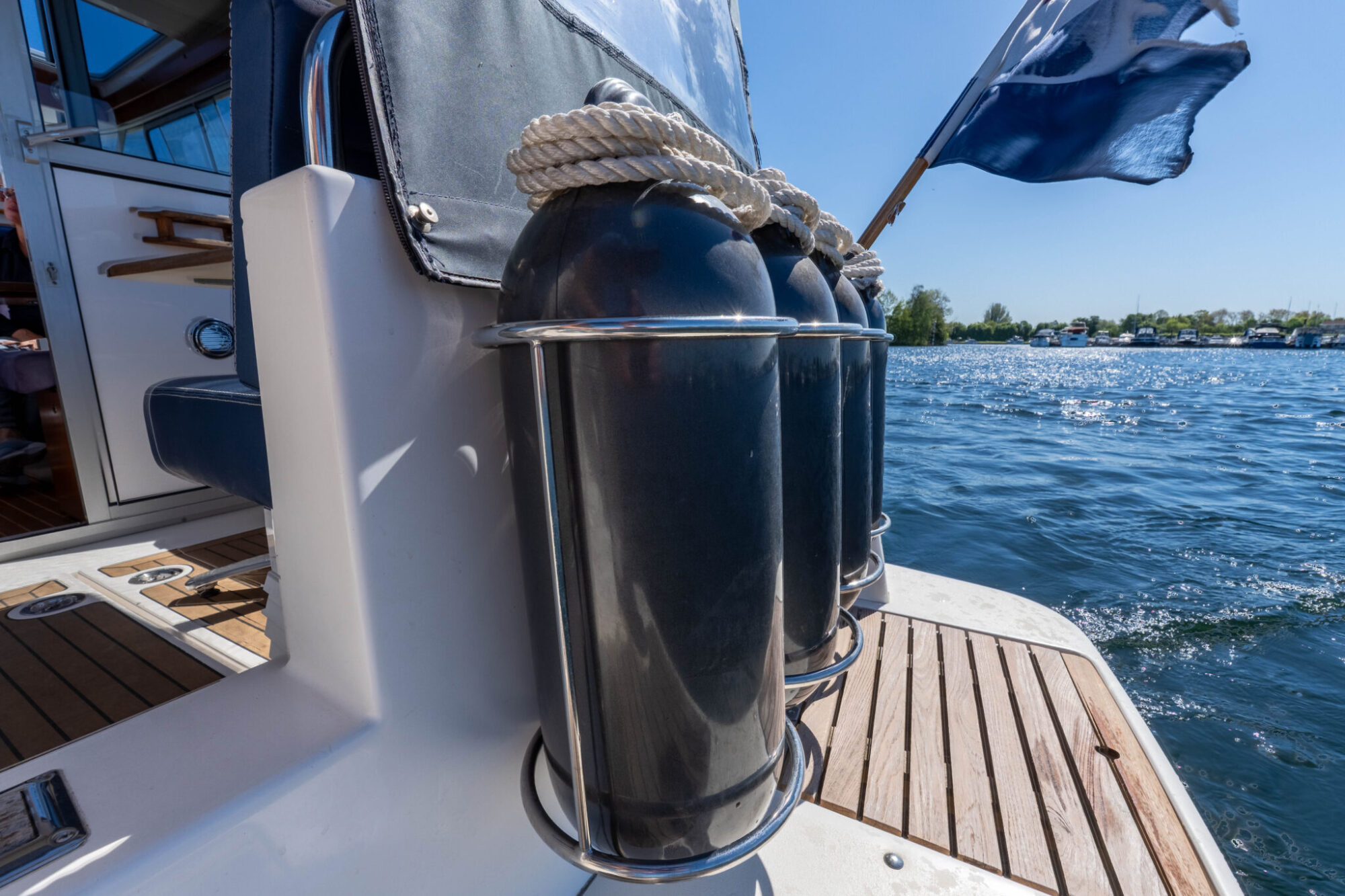 Nimbus 280 Coupé 2000 – degelijk cruiser met twee hutten - Foto 8