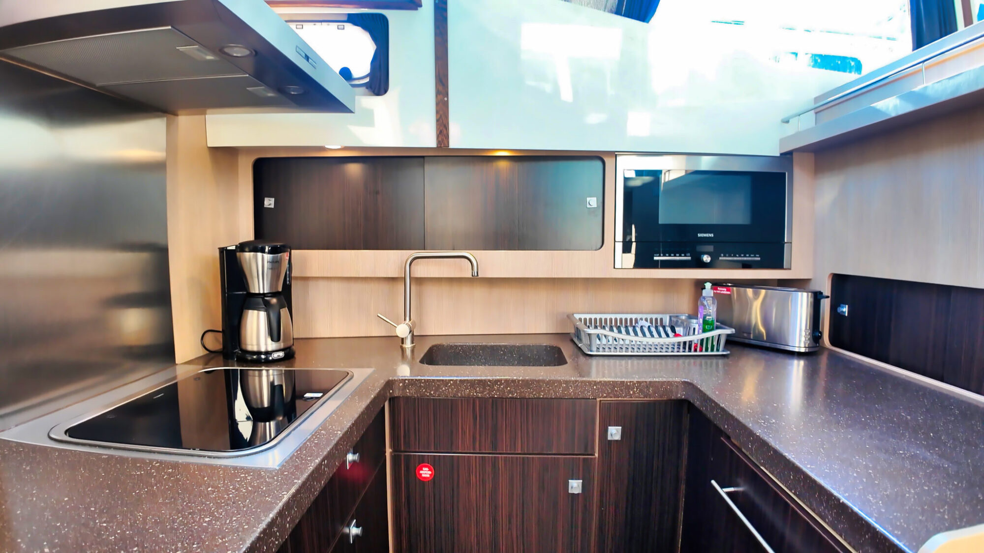 Aventura 43 AK Cabrio 2011 – Zeetaugelijk stalen motorjacht - Foto 13