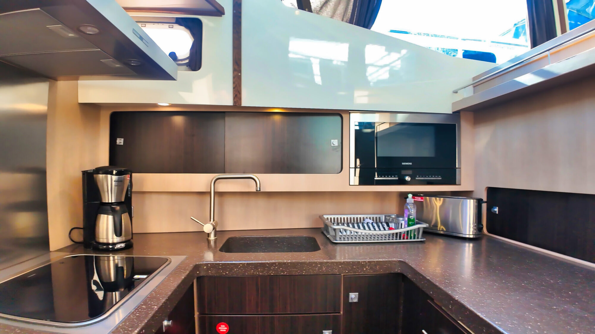 Aventura 43 AK Cabrio 2011 – Zeetaugelijk stalen motorjacht - Foto 14