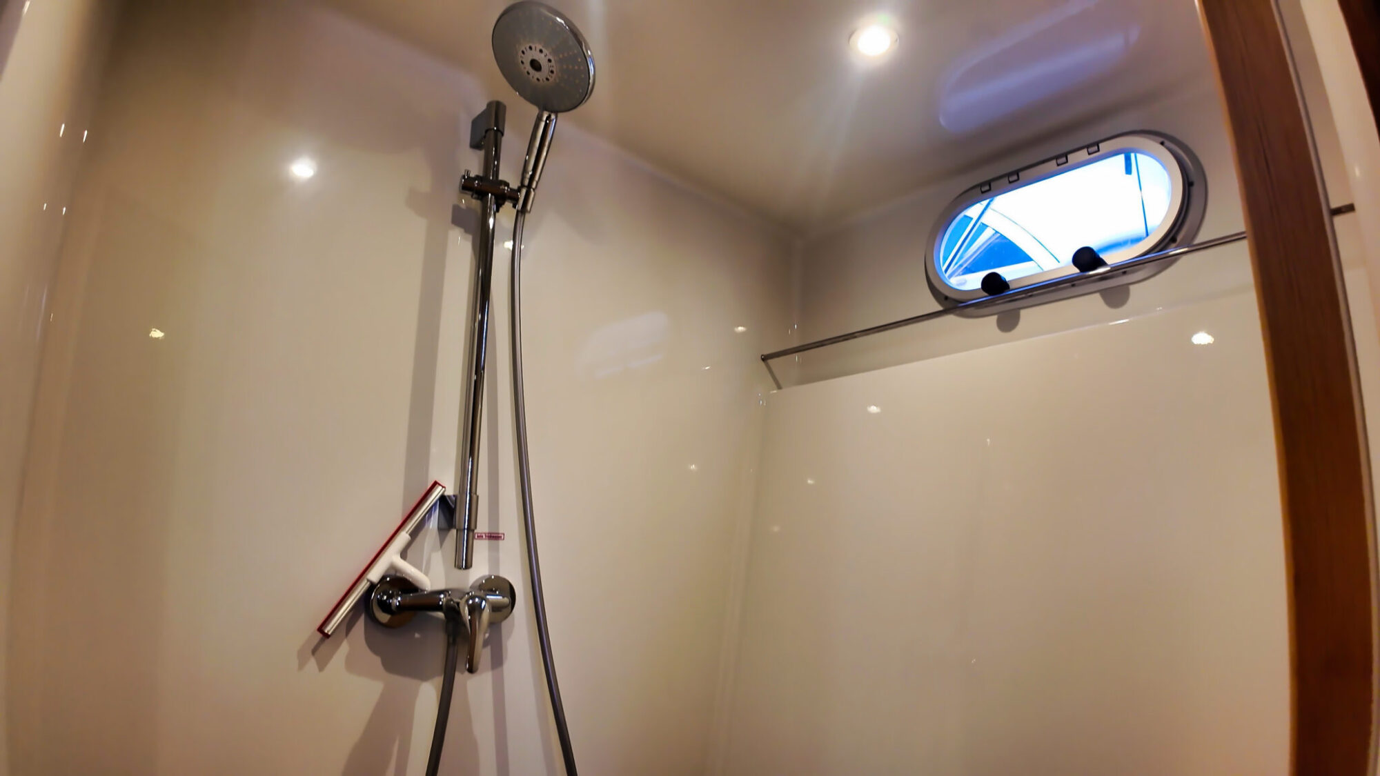 Aventura 43 AK Cabrio 2011 – Zeetaugelijk stalen motorjacht - Foto 24