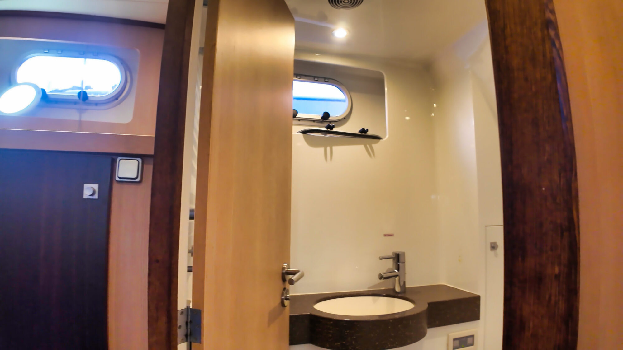 Aventura 43 AK Cabrio 2011 – Zeetaugelijk stalen motorjacht - Foto 28