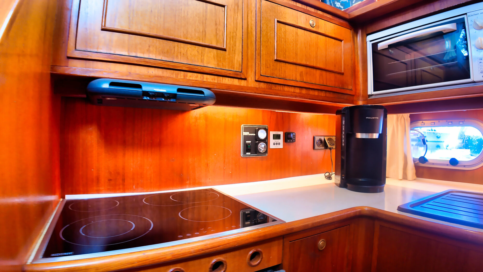 Neptunus 138 1989 – Zeewaardig flybridge-motorjacht - Foto 24