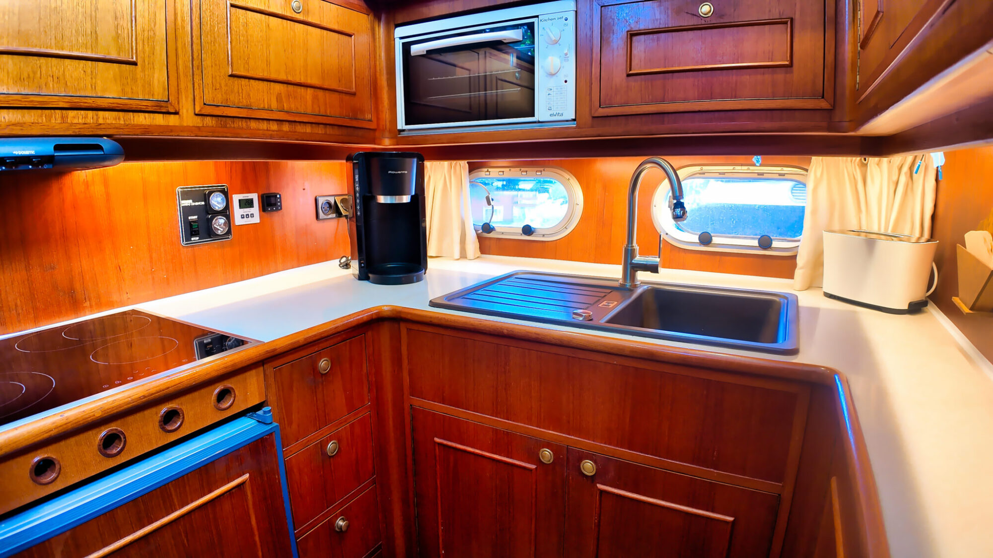 Neptunus 138 1989 – Zeewaardig flybridge-motorjacht - Foto 9