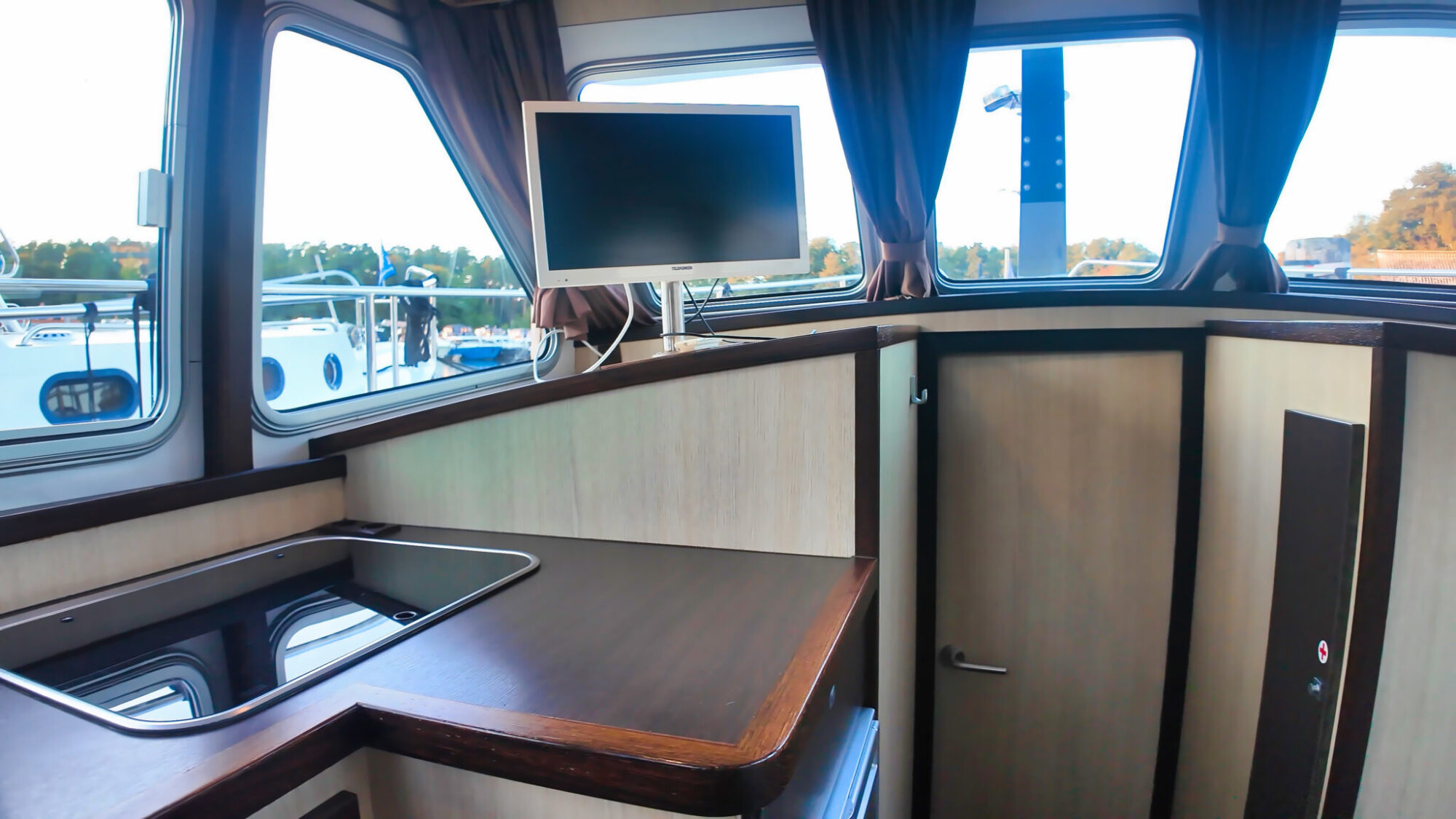 Aventura 34 AK Cabrio 2012 – robuuste kajuitboot met achterkajuit - Foto 6