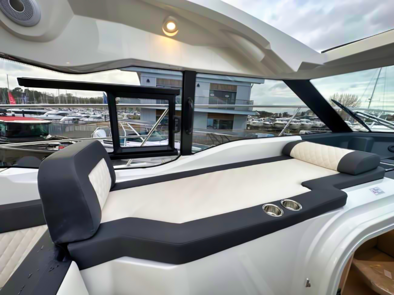 Bavaria SR 35 Hardtop 2024 – demo met 5 vaaruren - Foto 13