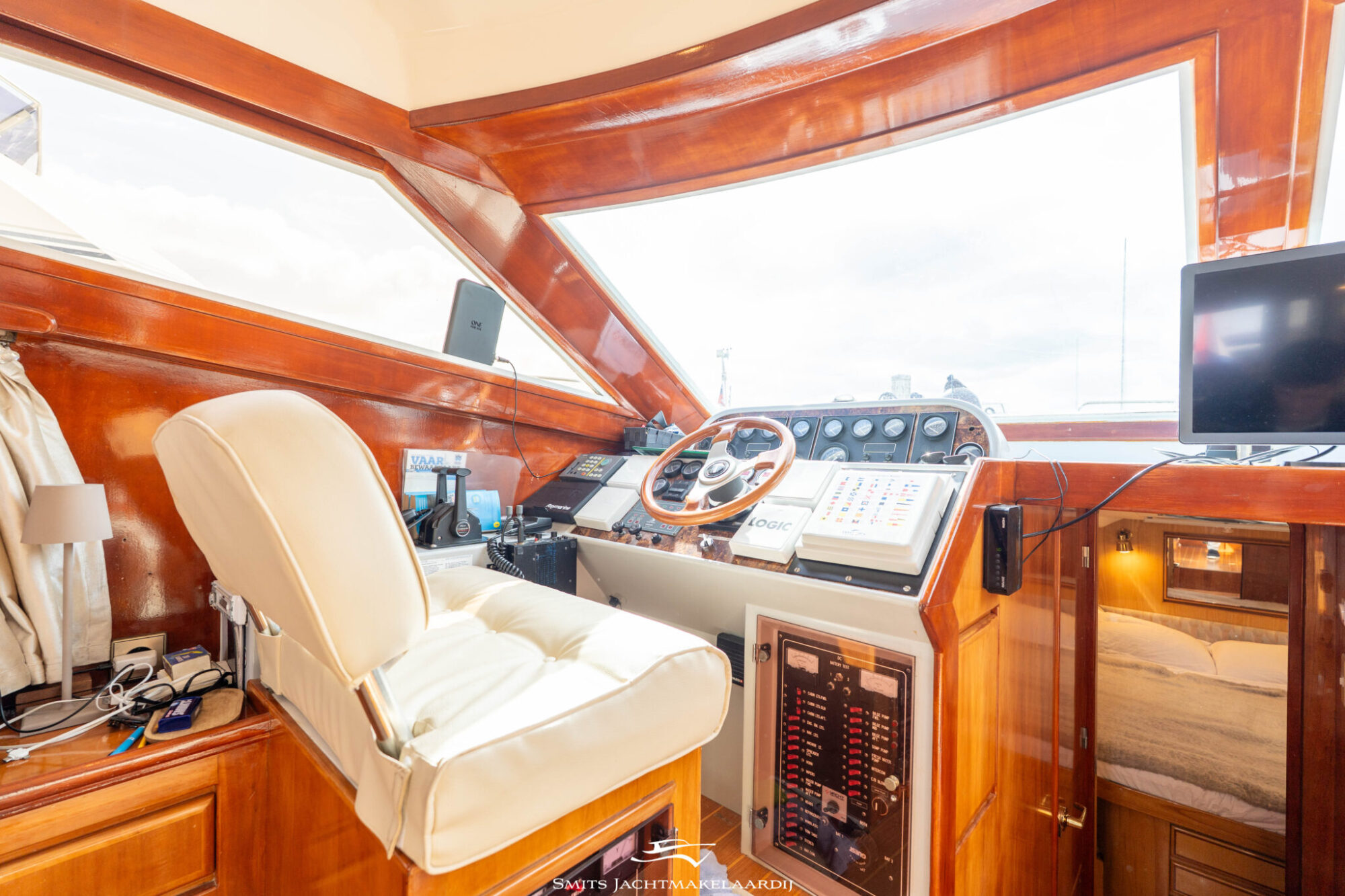 Astor 37 Flybridge 1996 – ruim sportjacht met twee hutten - Foto 6