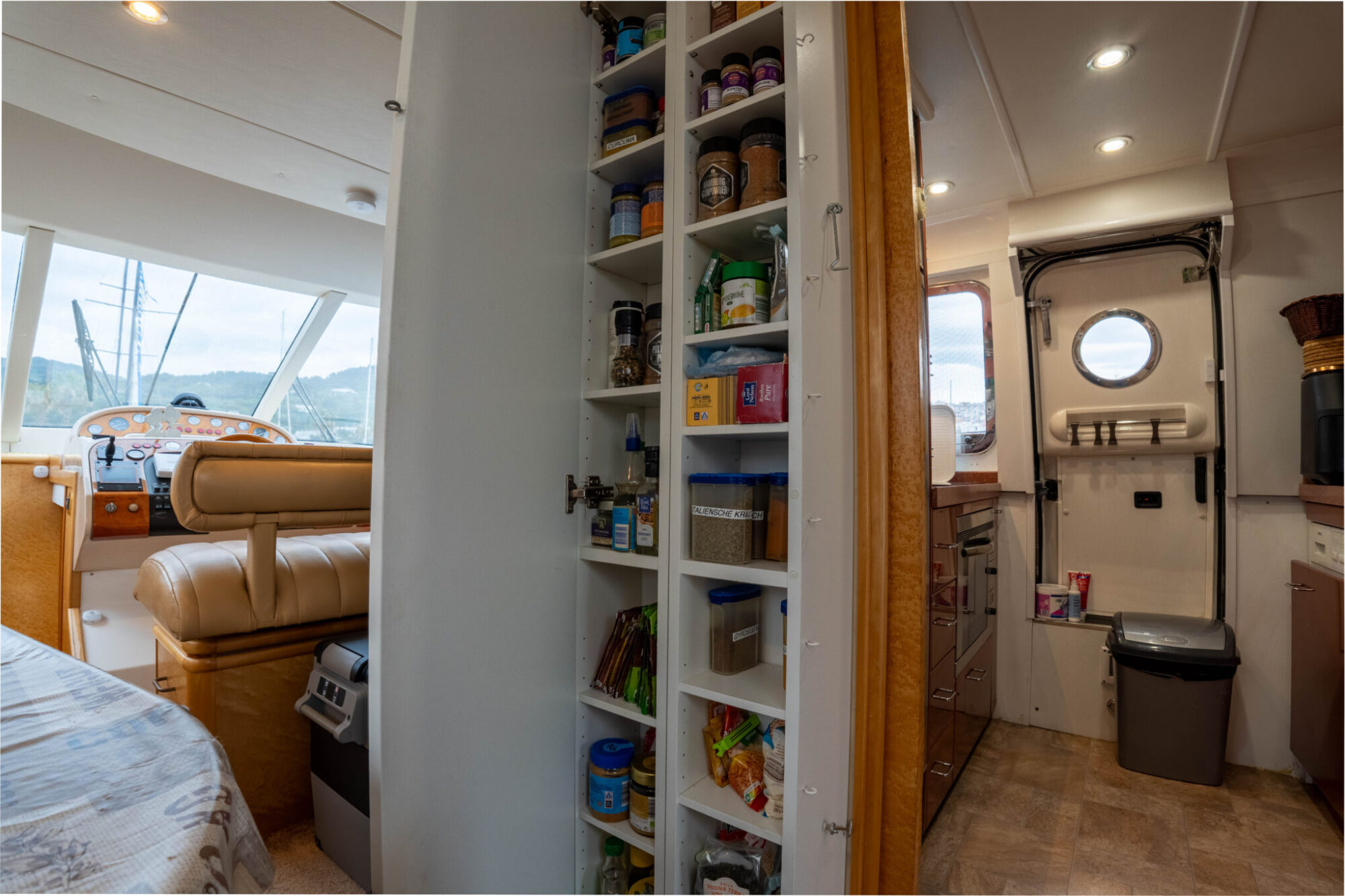 Fairline Squadron 62/65 1992 – volledig liveaboard uitgerust - Foto 23
