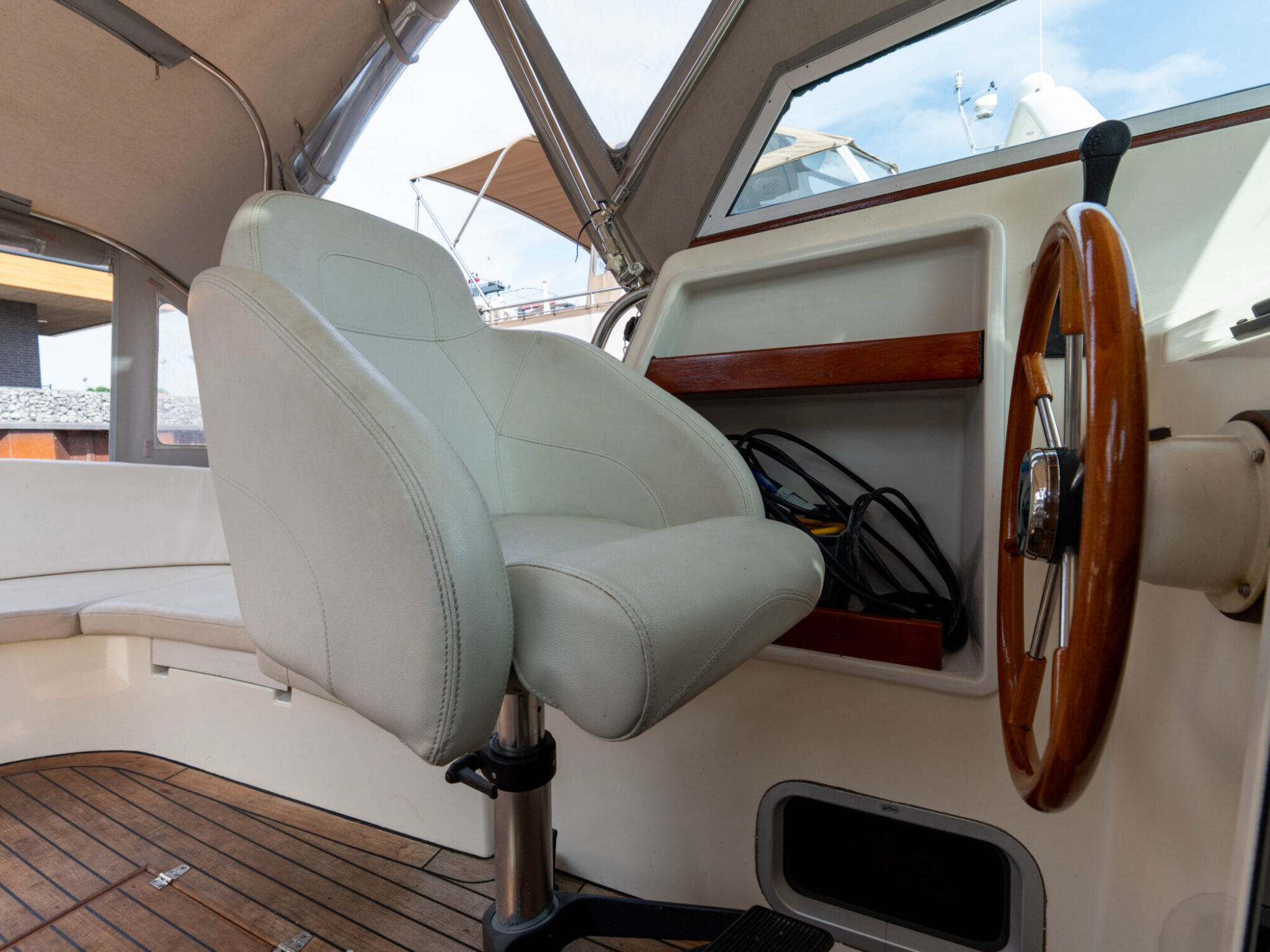 Makma 900 Cabin 2002 – klassieke cabinsloep met teakdekken - Foto 7