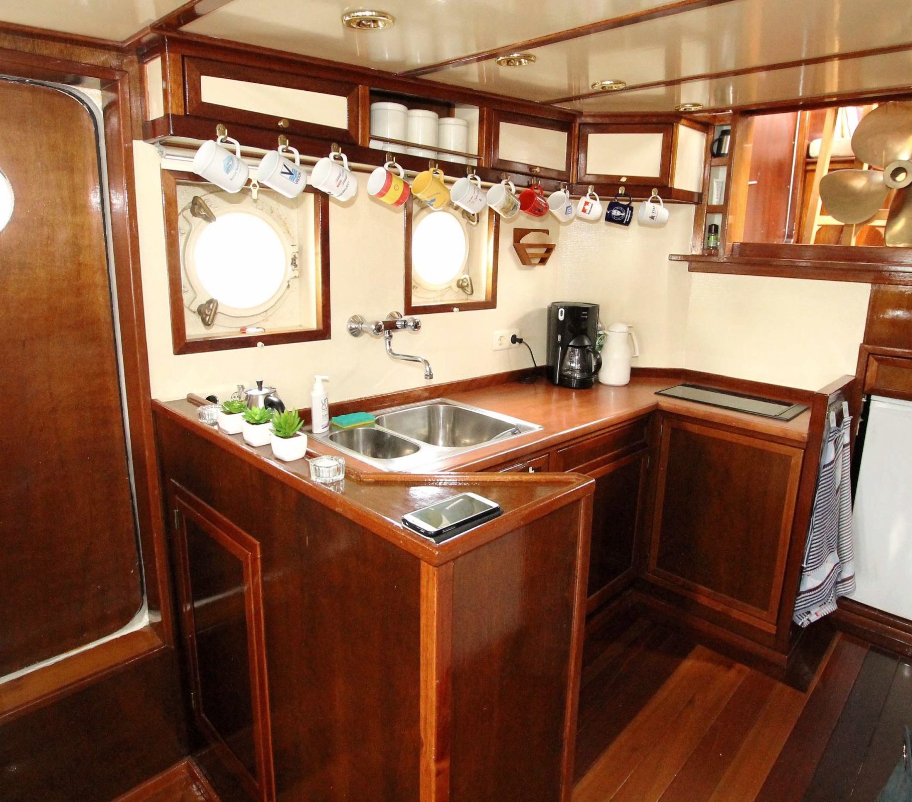 Bugsier Sleper 21.20 1961 – karaktervol woonschip met CVO - Foto 14