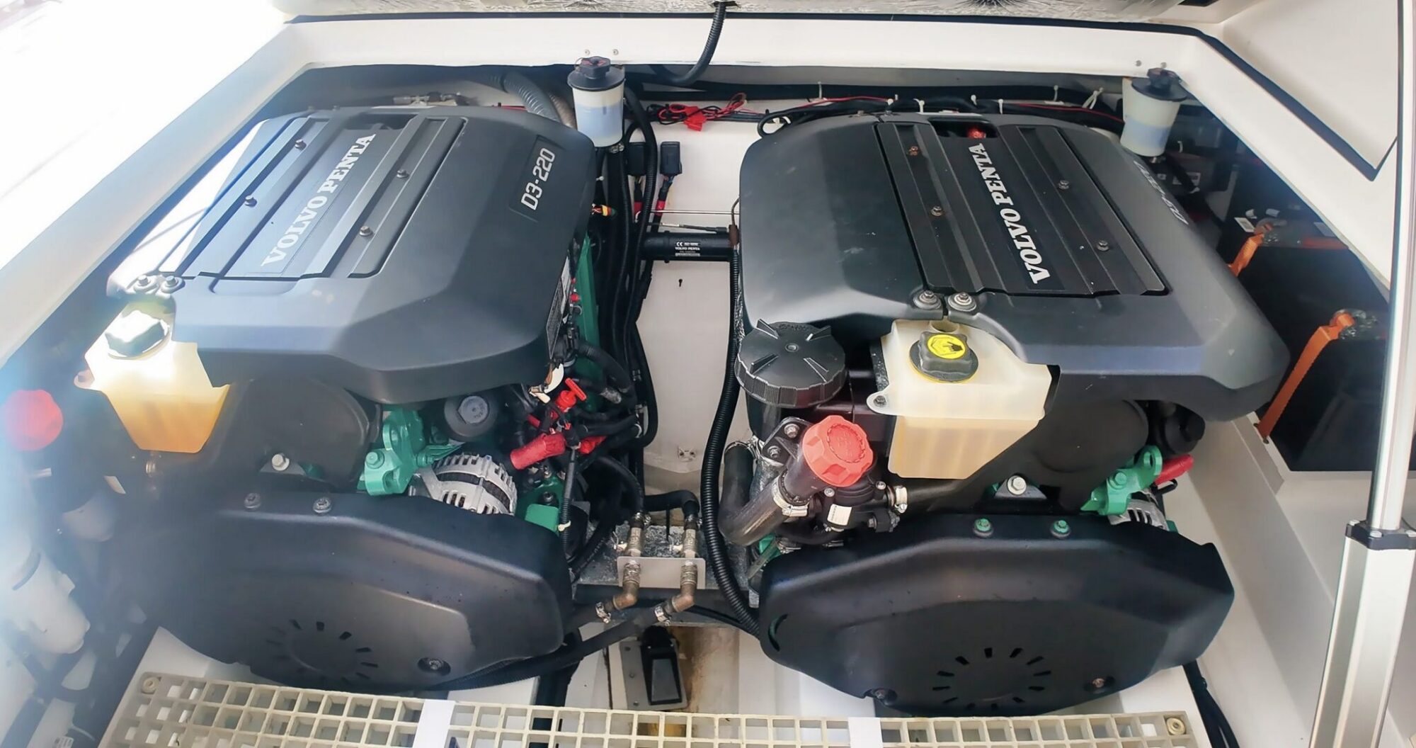 Sealine S335 2022 – dubbel Volvo, joystick, BTW betaald - Foto 24