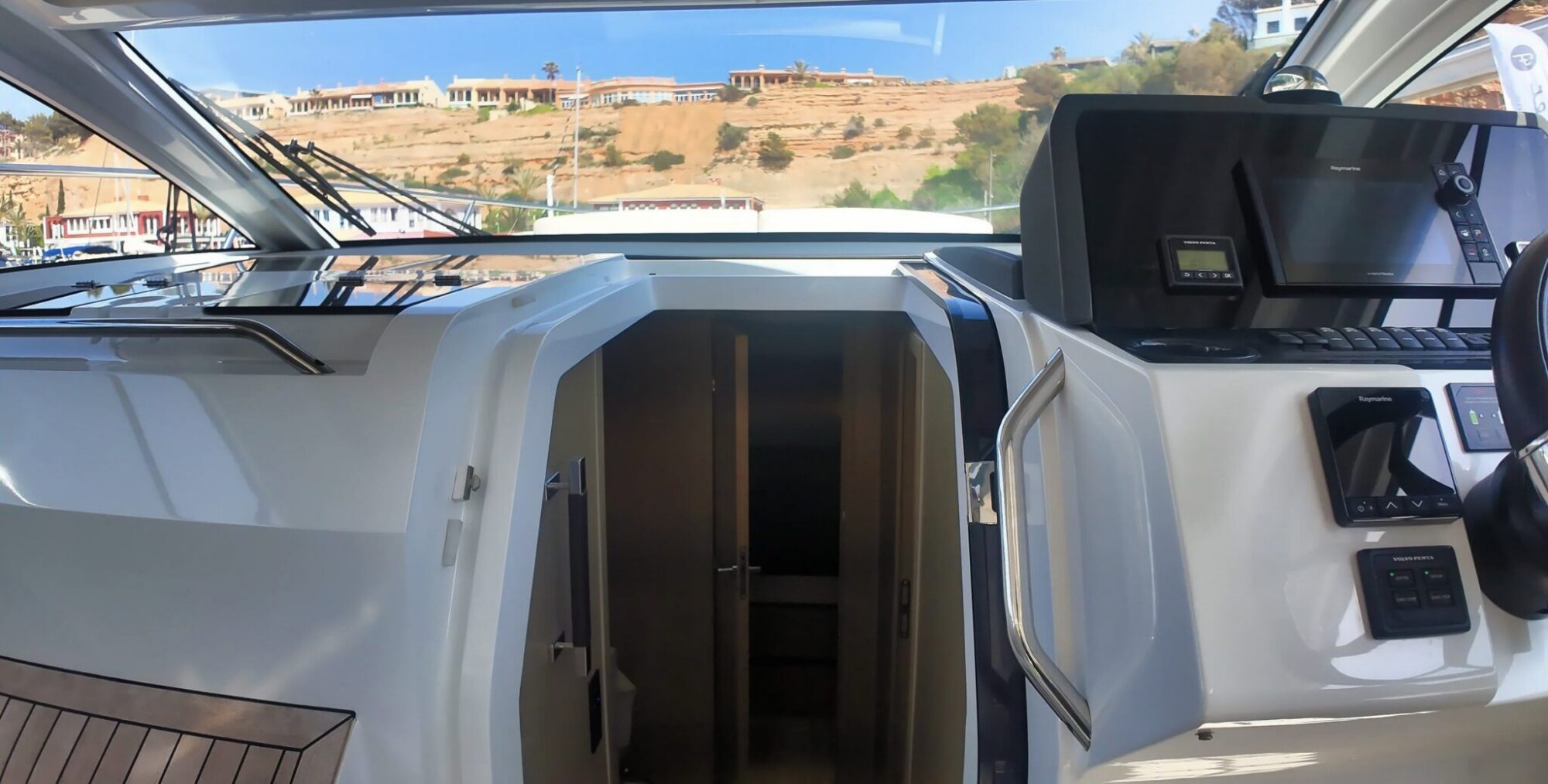 Sealine S335 2022 – dubbel Volvo, joystick, BTW betaald - Foto 8