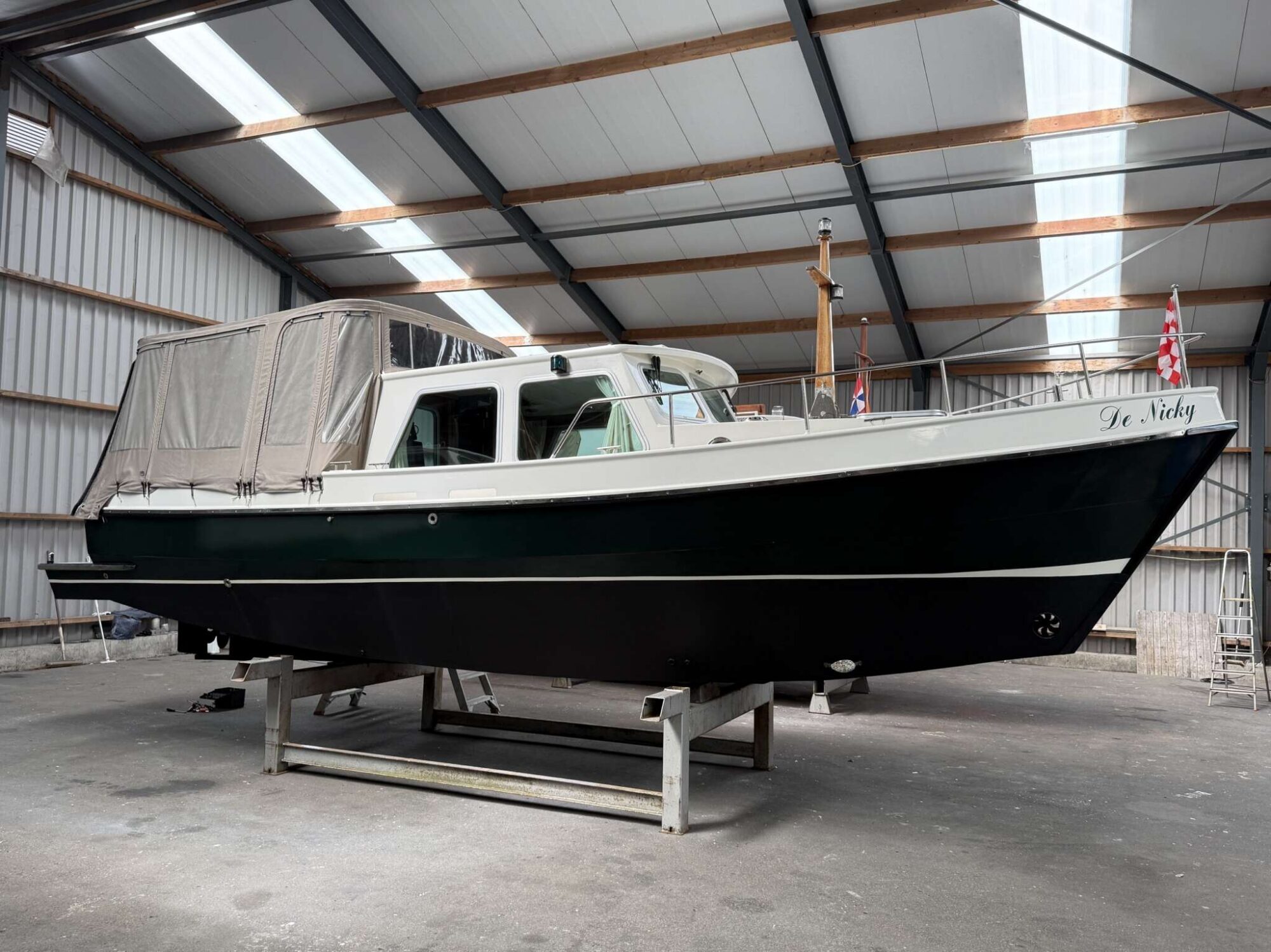 Barkas 8.30 OK 2007 – Teakhouten luxe met boegschroef