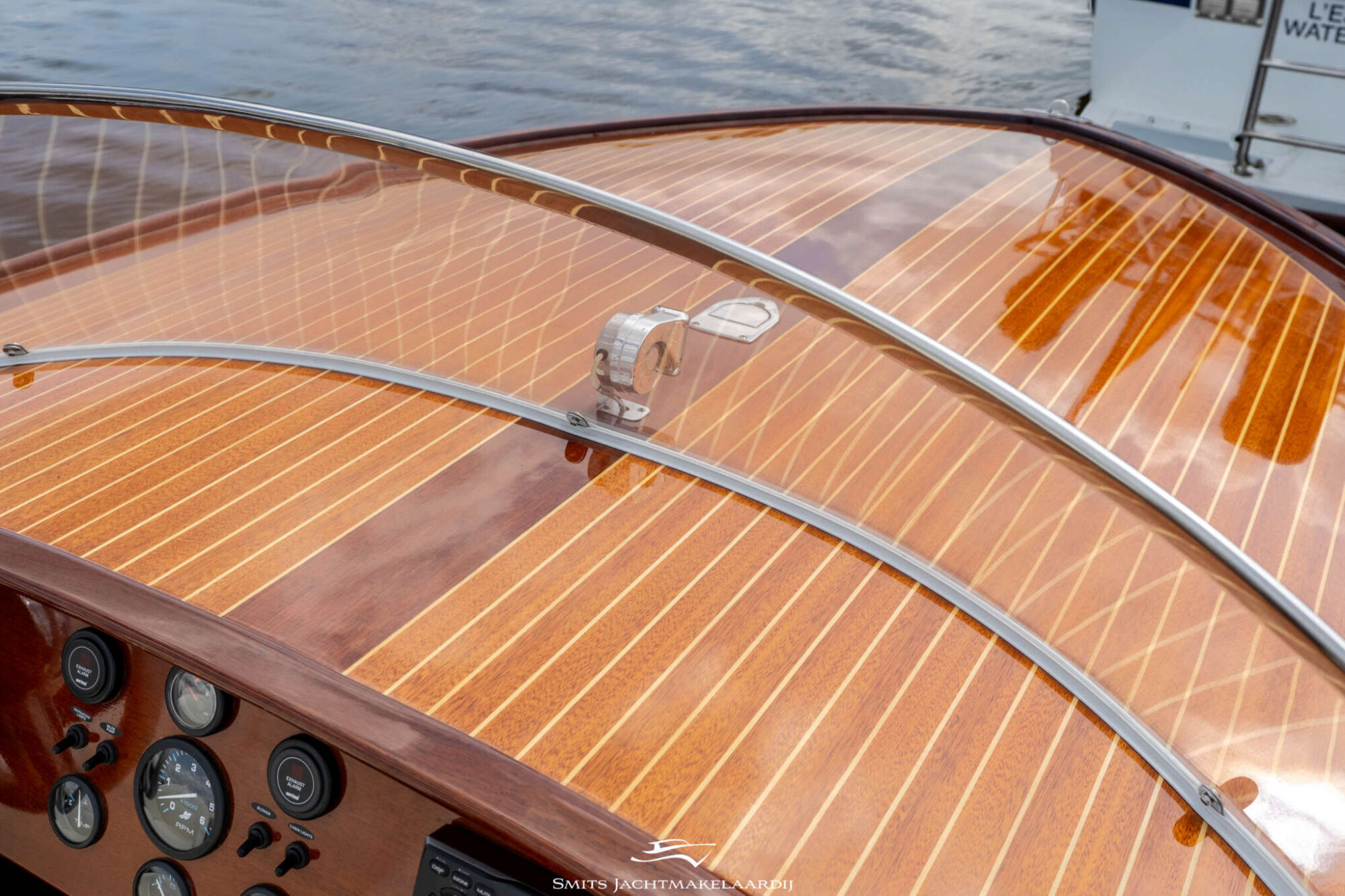 Divank Uscire 635 2010 – Mahonie V8-klassieker - Foto 23