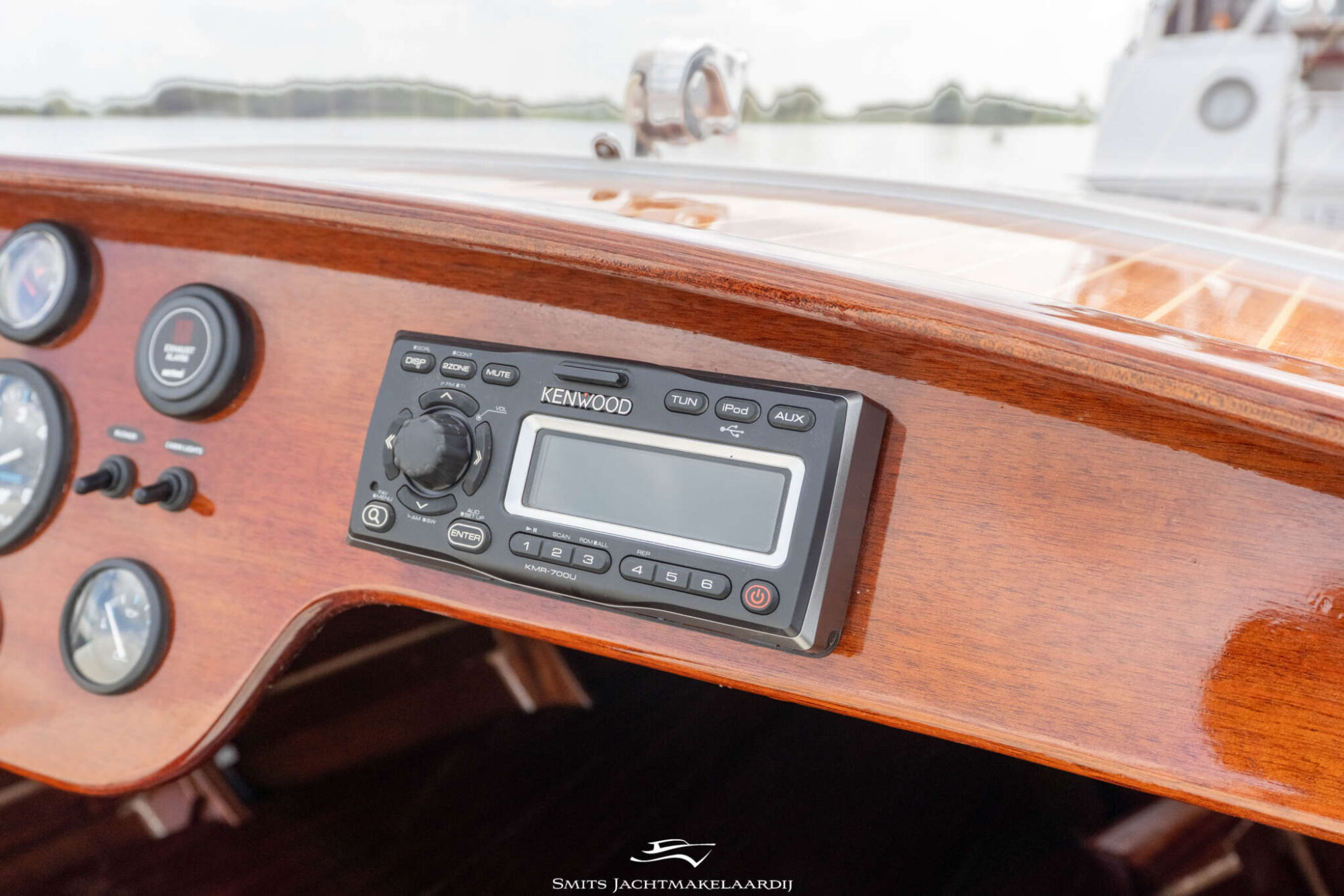 Divank Uscire 635 2010 – Mahonie V8-klassieker - Foto 24