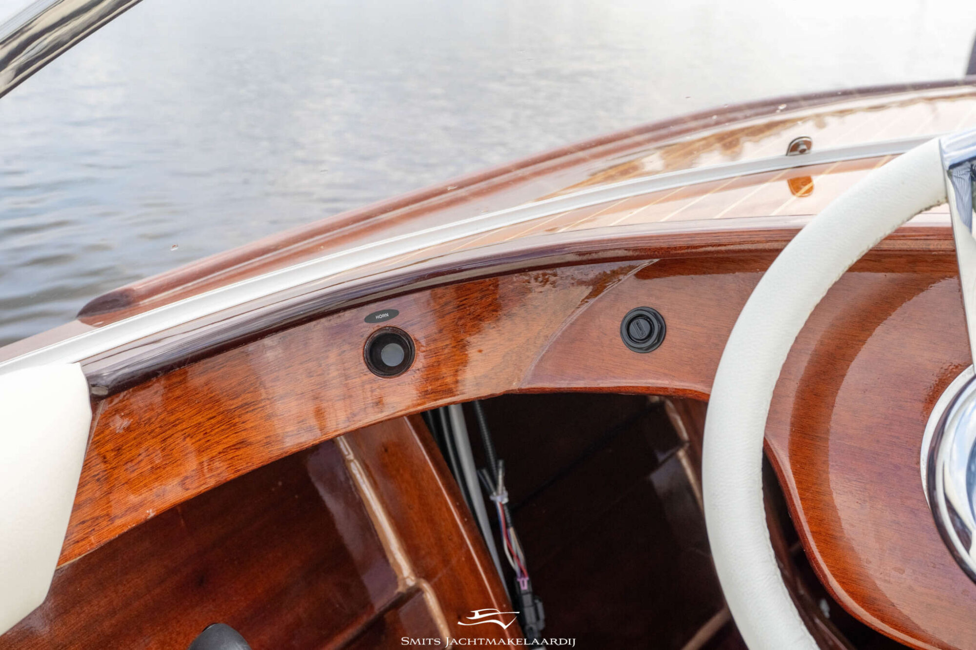 Divank Uscire 635 2010 – Mahonie V8-klassieker - Foto 28