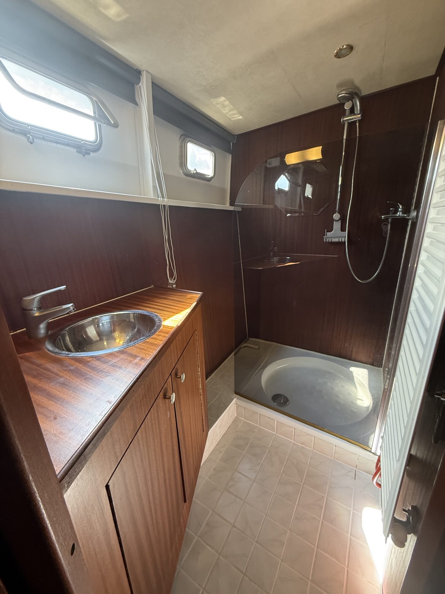 Marhen Kruiser 15.00 AK Cabrio 2004 – Ruim woonschip met mahonie afwerking - Foto 23
