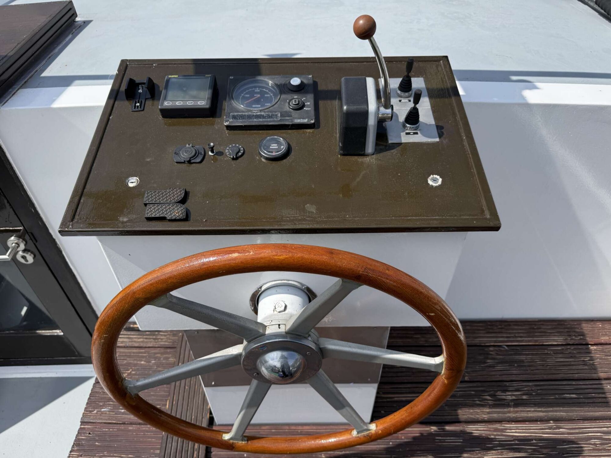 Marhen Kruiser 15.00 AK Cabrio 2004 – Ruim woonschip met mahonie afwerking - Foto 30