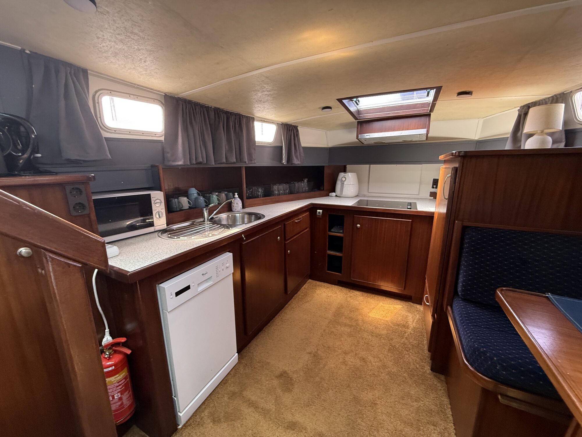 Marhen Kruiser 15.00 AK Cabrio 2004 – Ruim woonschip met mahonie afwerking - Foto 10