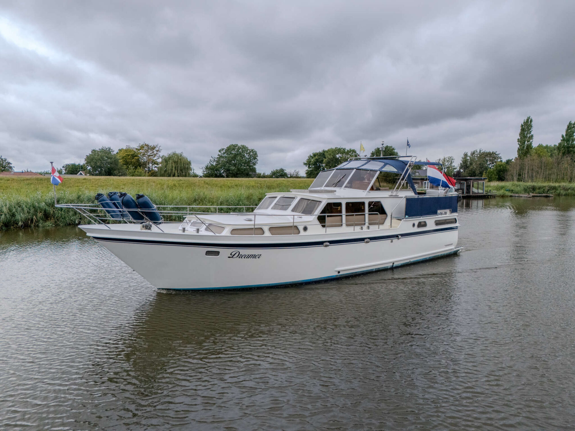 Valkkruiser 13.60 AK Classic 1983 – ruime kajuitboot te koop