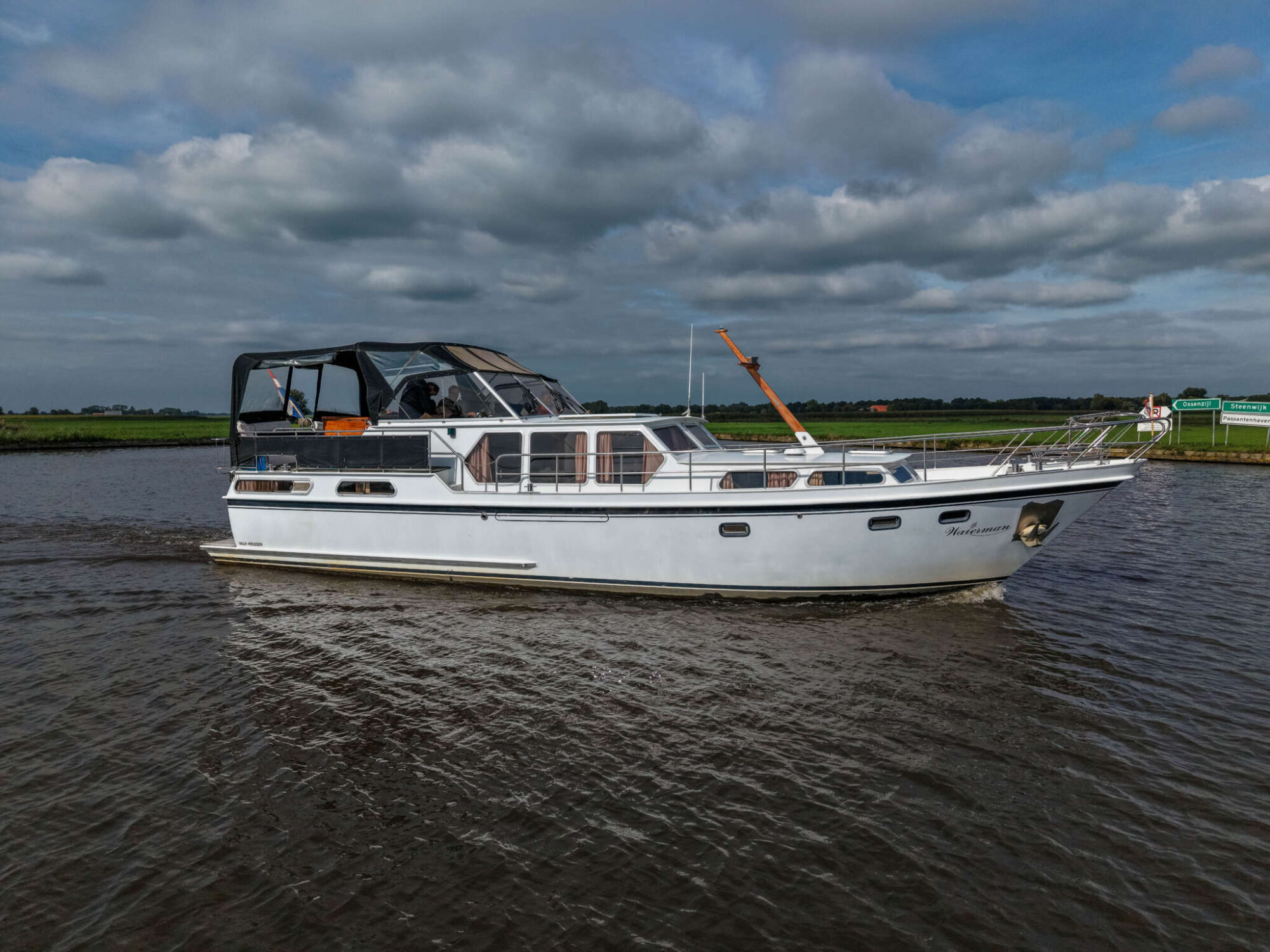 Valkkruiser 13.50 AK 1992 – ruime mahonie kajuitboot