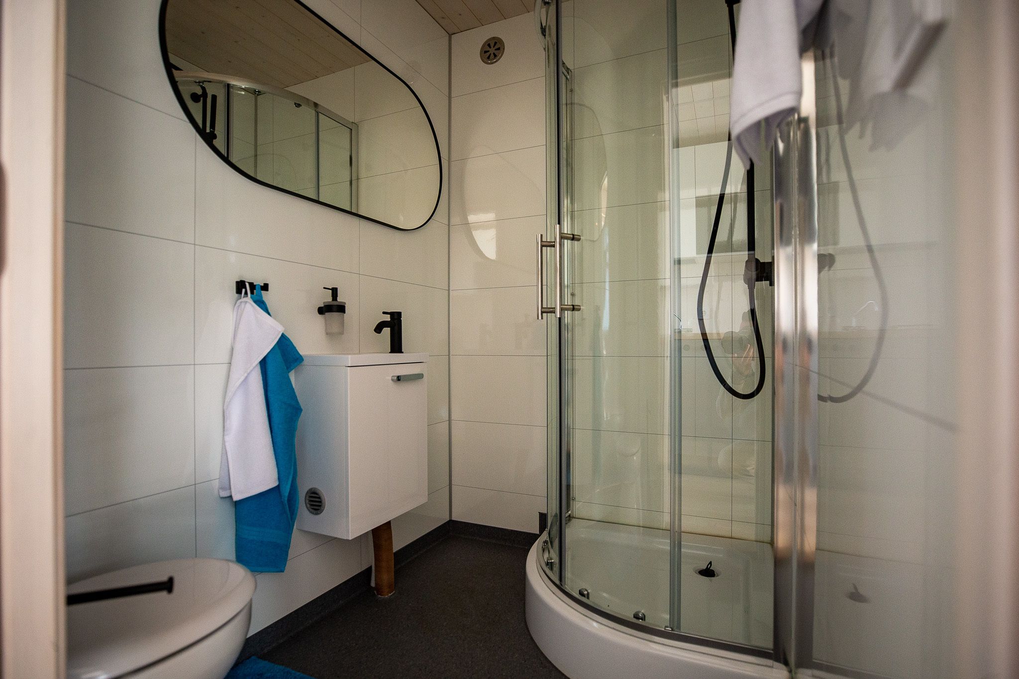 Twin Butterfly Houseboat 2026 – Zelfvarende woonboot nieuwbouw - Foto 9