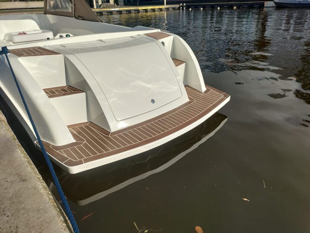 Amperaboat 630e 2021 – Elektrische sloep met 8 uur bereik - Foto 9