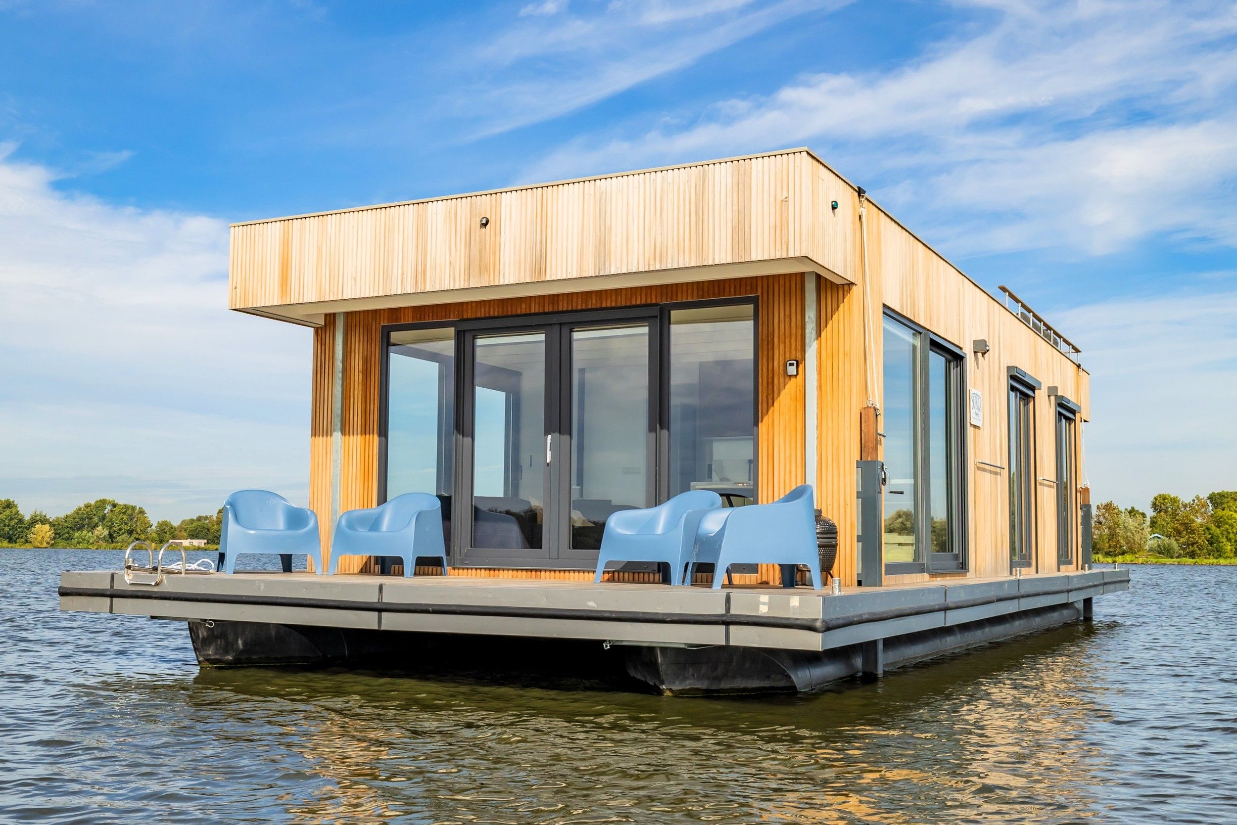 Surla Houseboat 15 2023 – Elektrisch varen met charterligplaats