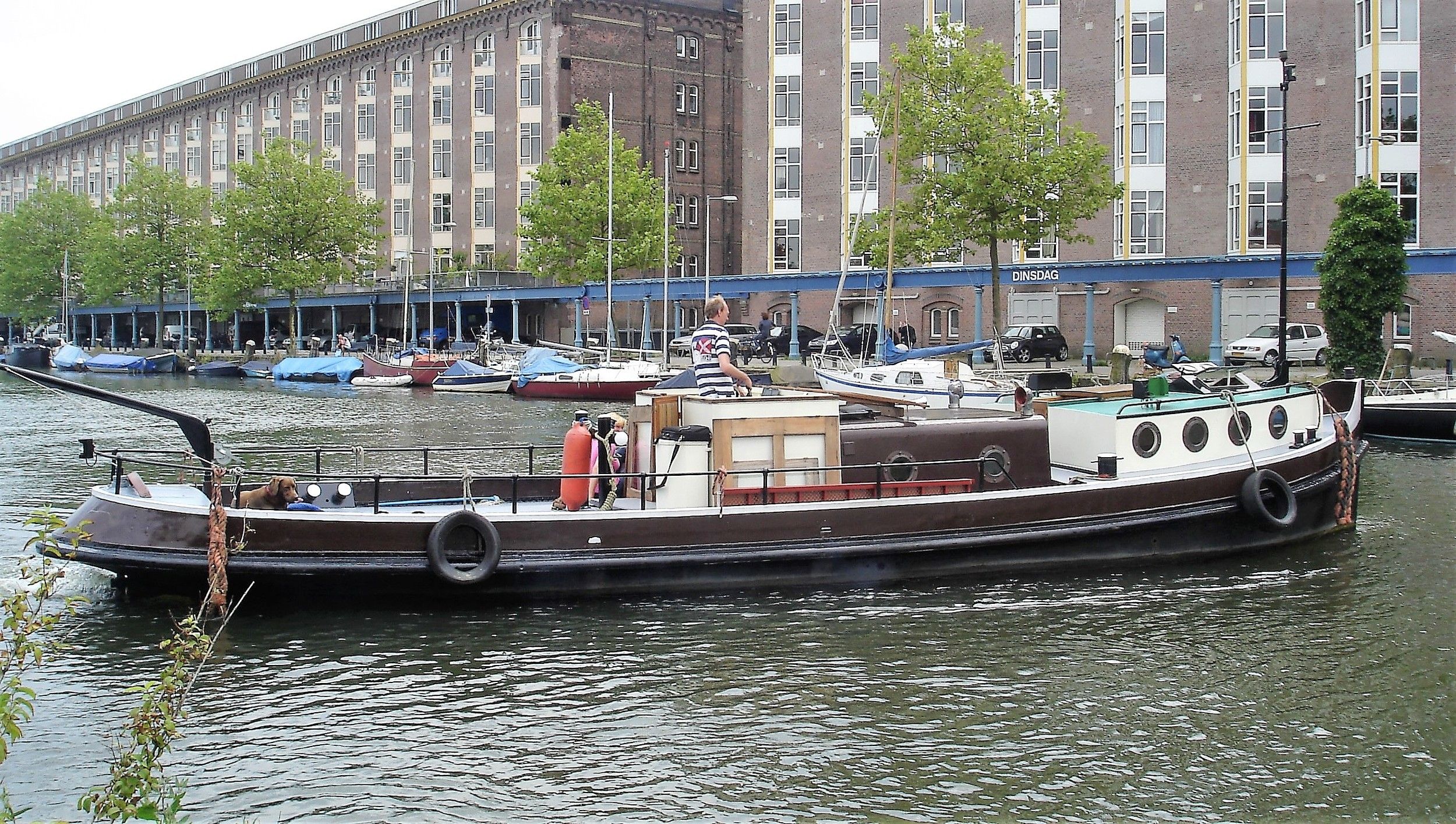 Sleepboot Amsterdammer 1920 – geringe doorvaarthoogte 1,75m - Foto 2