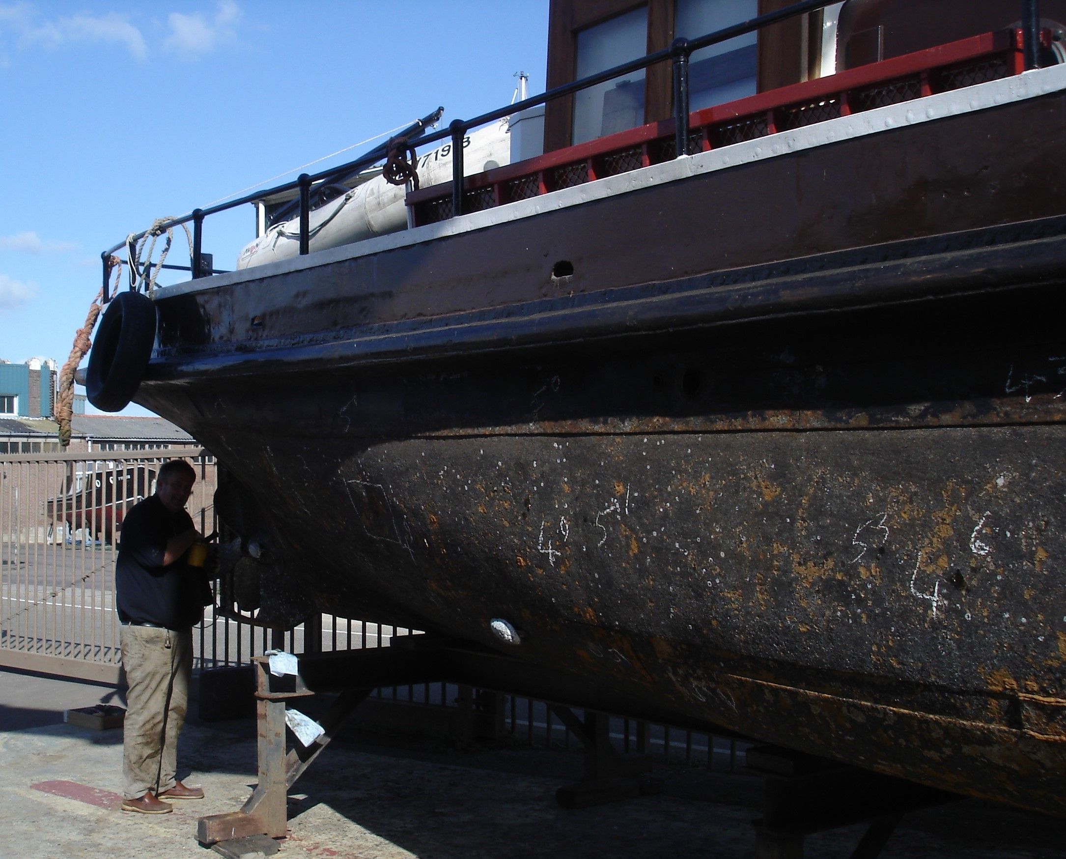 Sleepboot Amsterdammer 1920 – geringe doorvaarthoogte 1,75m - Foto 8