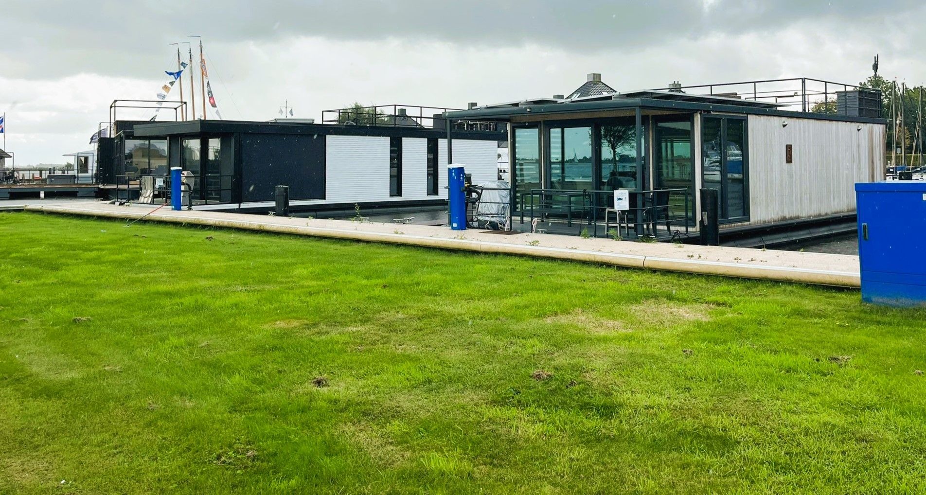 Koopligplaats Sneekermeer 2022 – met luxe houseboat 14,6m
