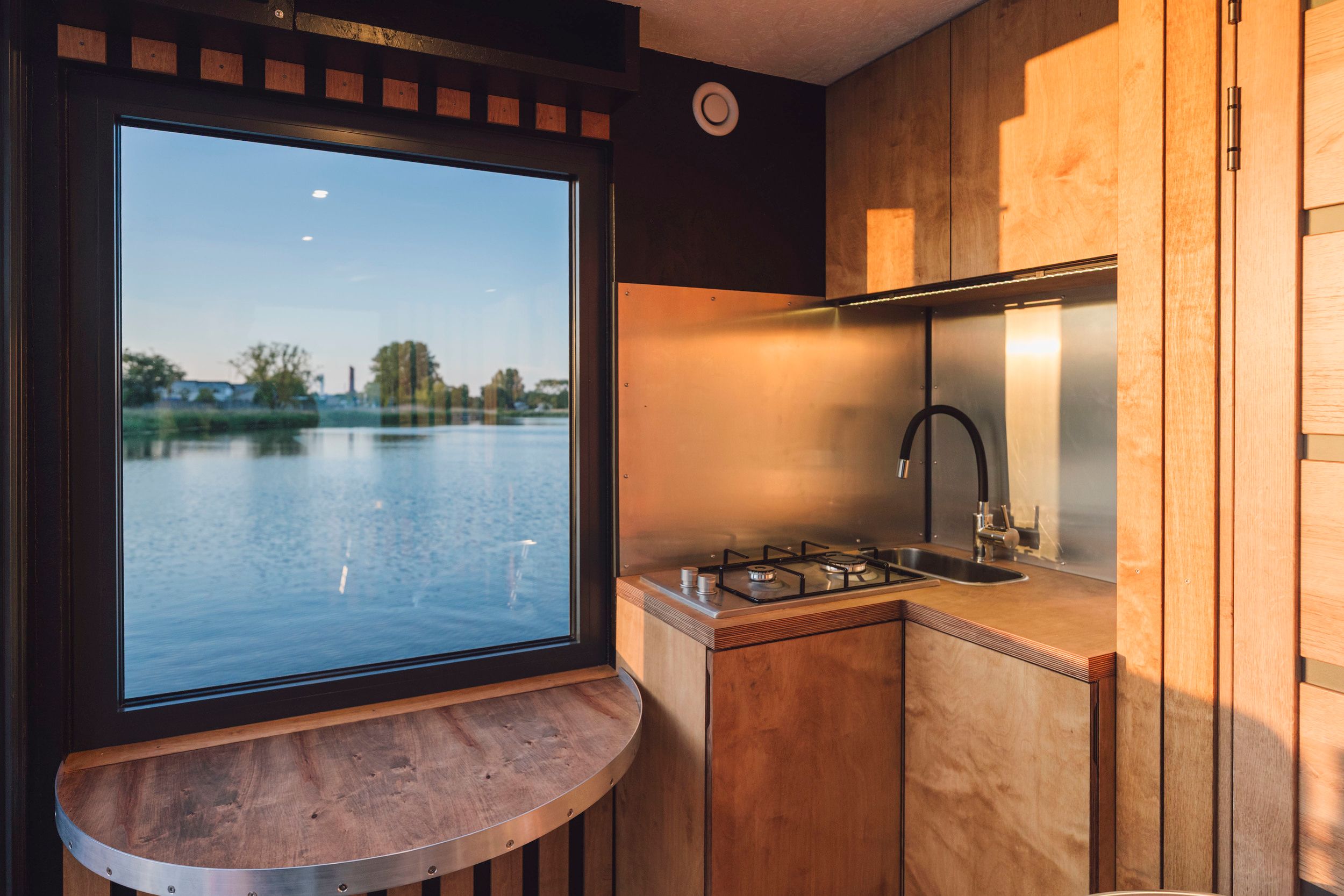 SHB Houseboat GTR 6.3 2025 – Compacte varende woonboot - Foto 7
