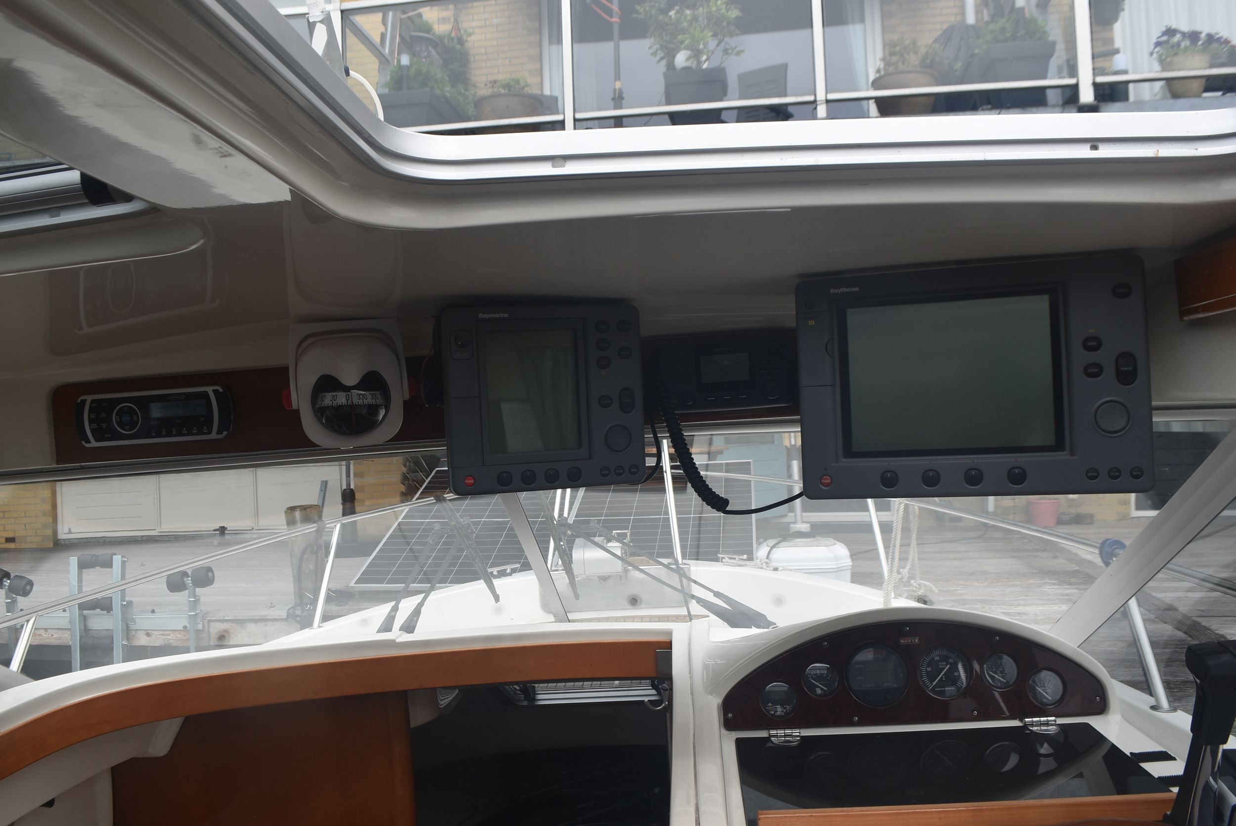 Aquador 25C 2004 – Finse sportieve daycruiser met 170 pk - Foto 14