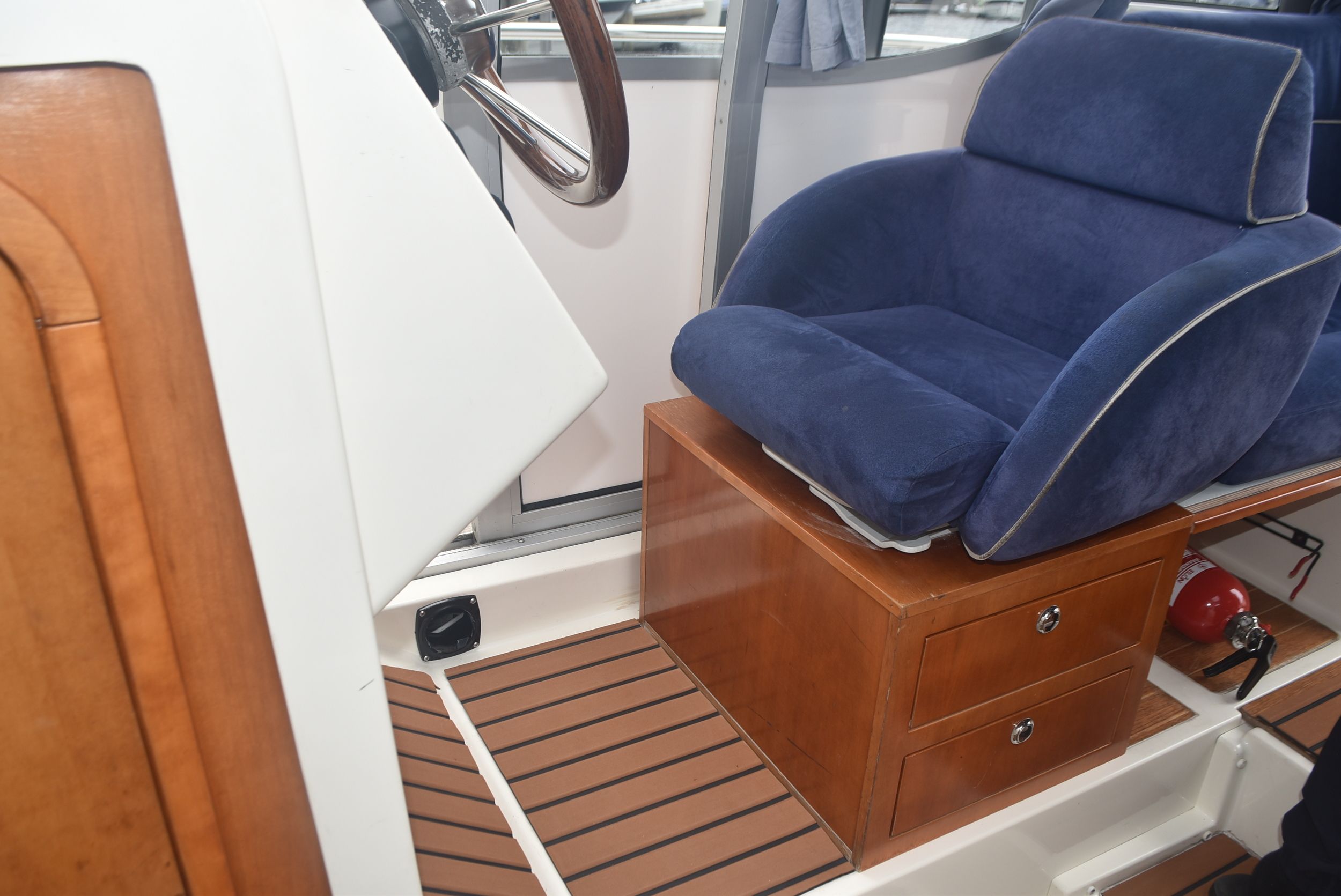 Aquador 25C 2004 – Finse sportieve daycruiser met 170 pk - Foto 16