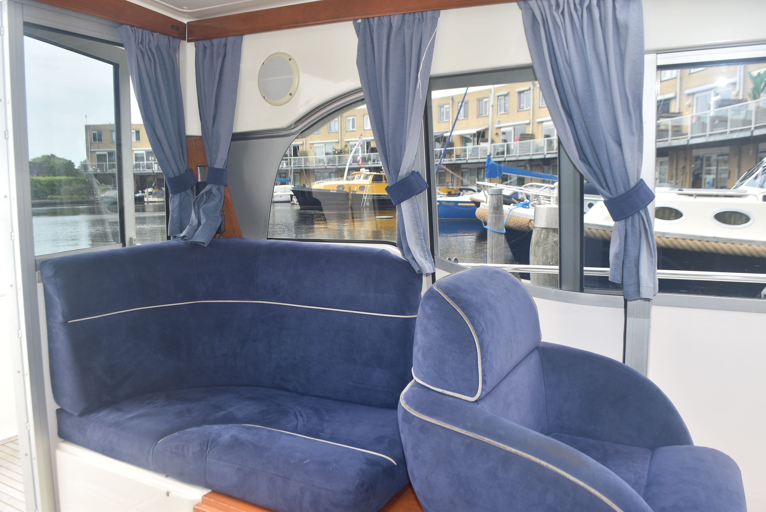 Aquador 25C 2004 – Finse sportieve daycruiser met 170 pk - Foto 17