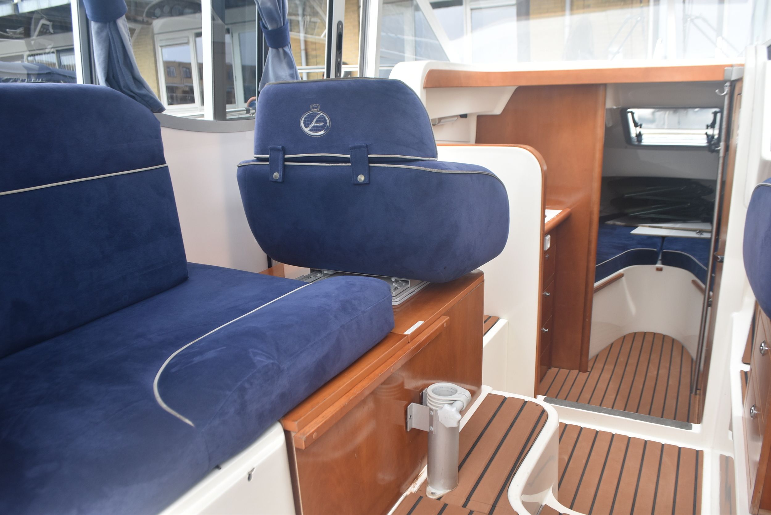 Aquador 25C 2004 – Finse sportieve daycruiser met 170 pk - Foto 18