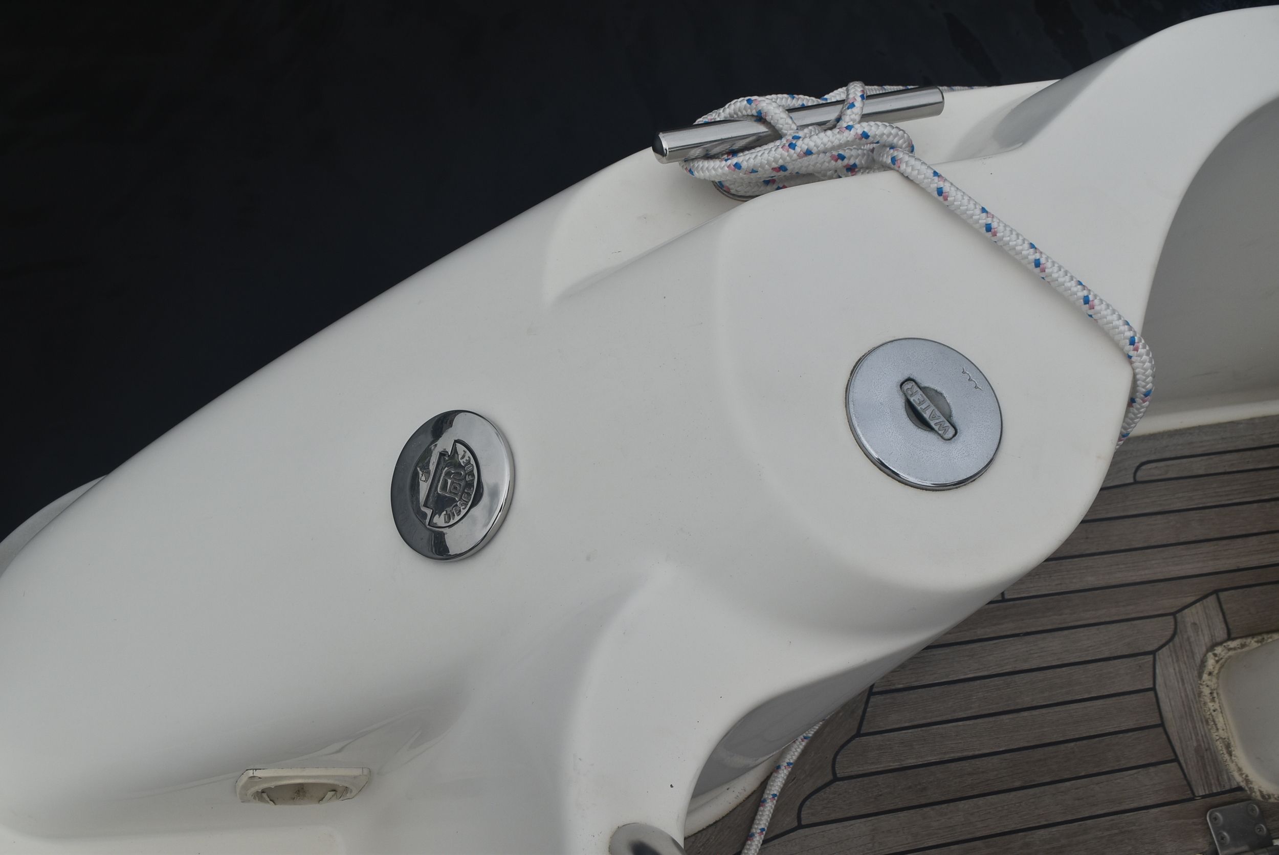 Aquador 25C 2004 – Finse sportieve daycruiser met 170 pk - Foto 20
