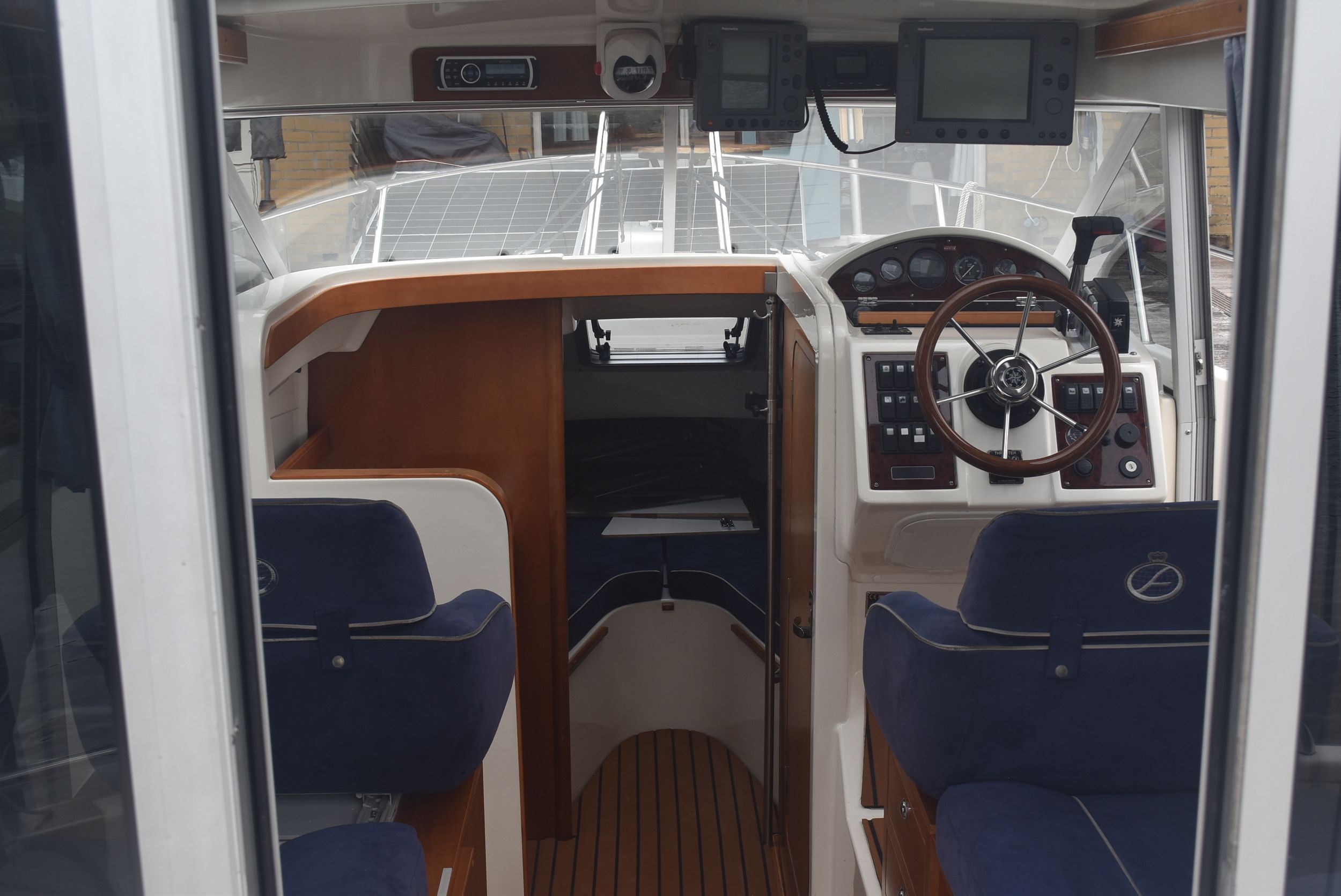 Aquador 25C 2004 – Finse sportieve daycruiser met 170 pk - Foto 21