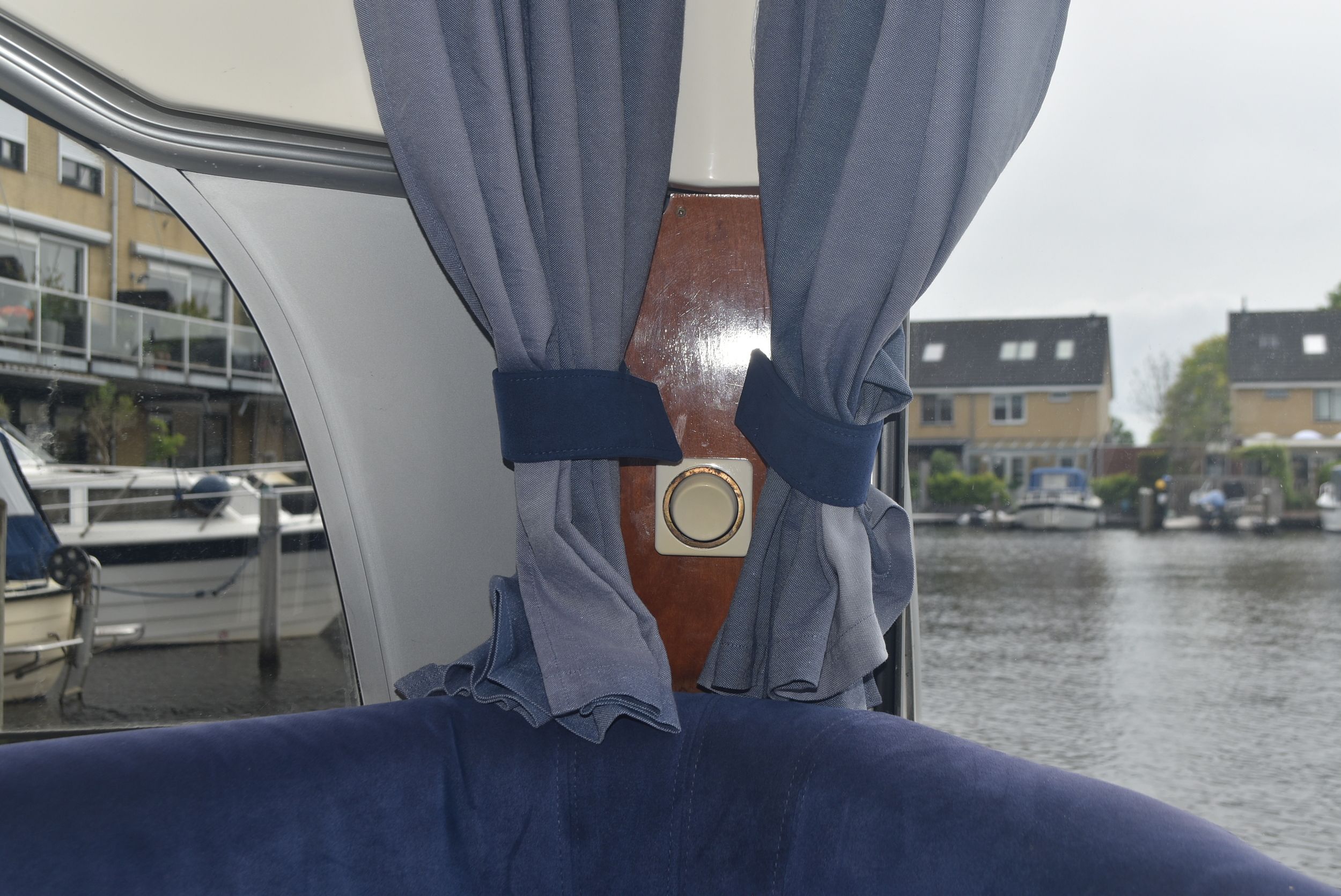 Aquador 25C 2004 – Finse sportieve daycruiser met 170 pk - Foto 25