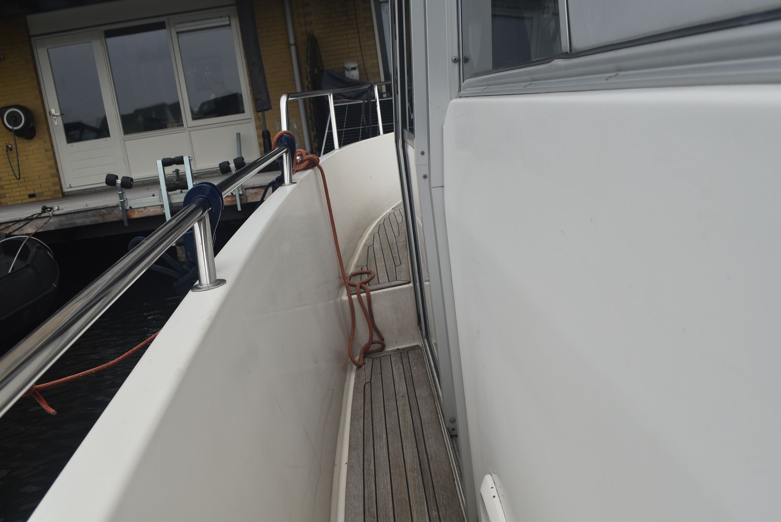 Aquador 25C 2004 – Finse sportieve daycruiser met 170 pk - Foto 10