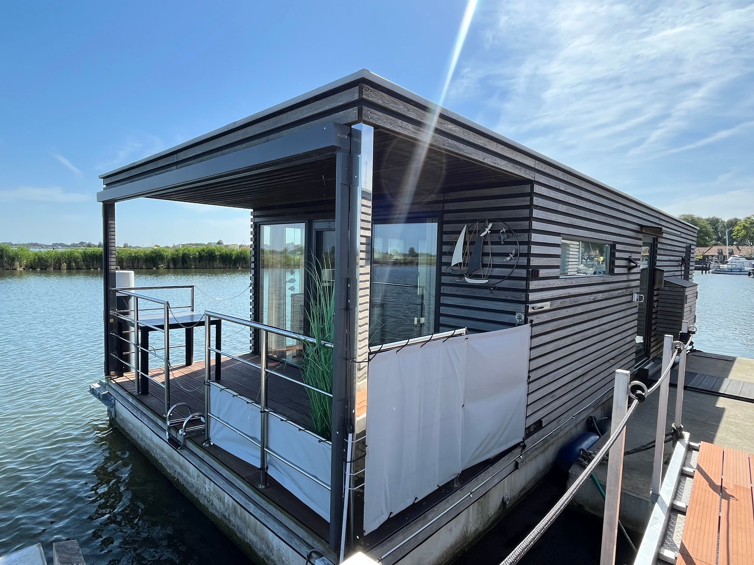 HT4 Houseboat 2019 – Betonnen woonboot met vaste ligplaats