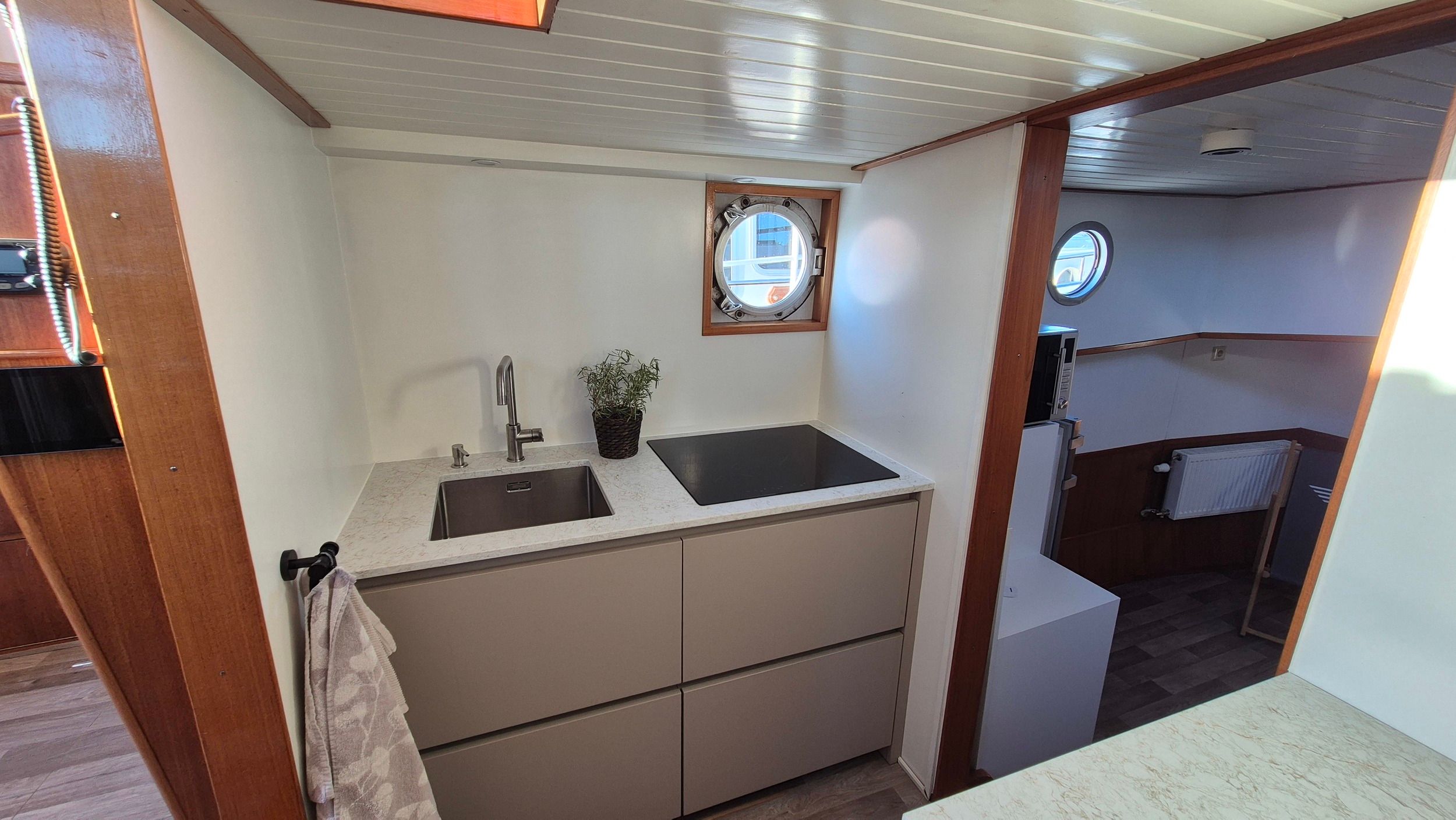 Botter 1935 – woonschip met recente refit - Foto 29