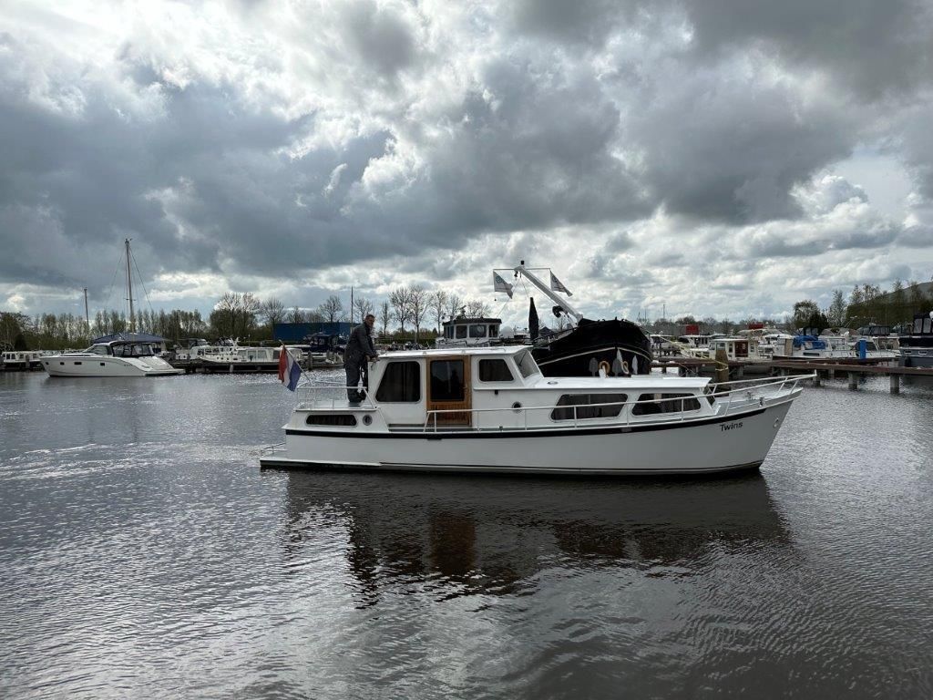 Debo Kruiser 10.50 AK 1982 – Stalen motor yacht met 6 slaapplaatsen - Foto 2